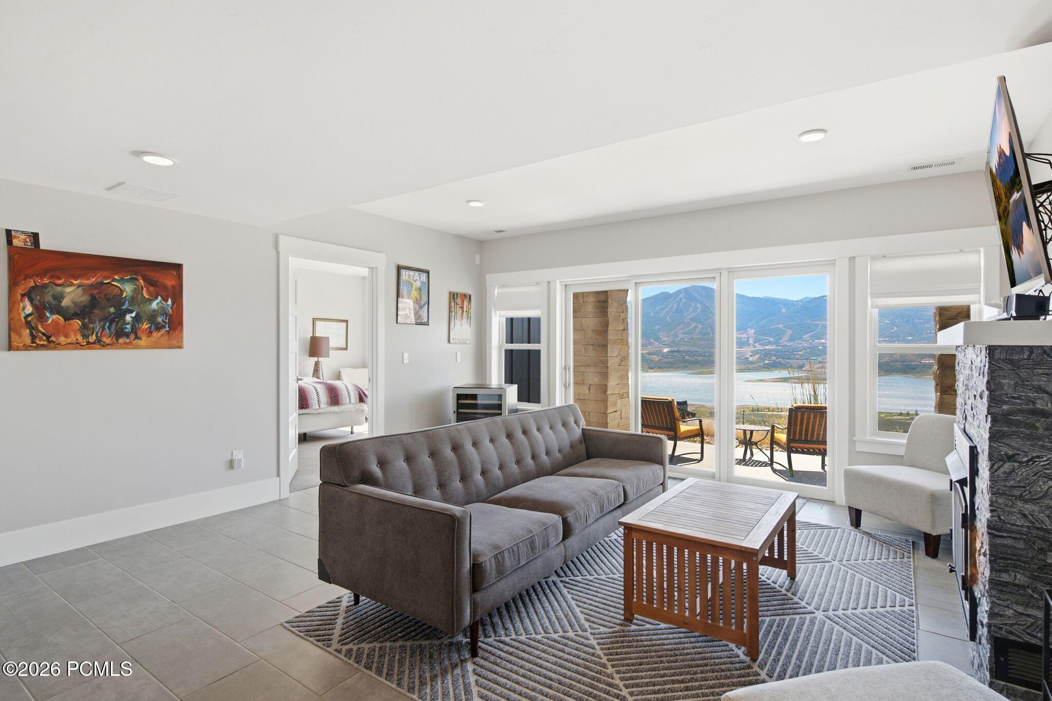 11293 Shoreline Drive
