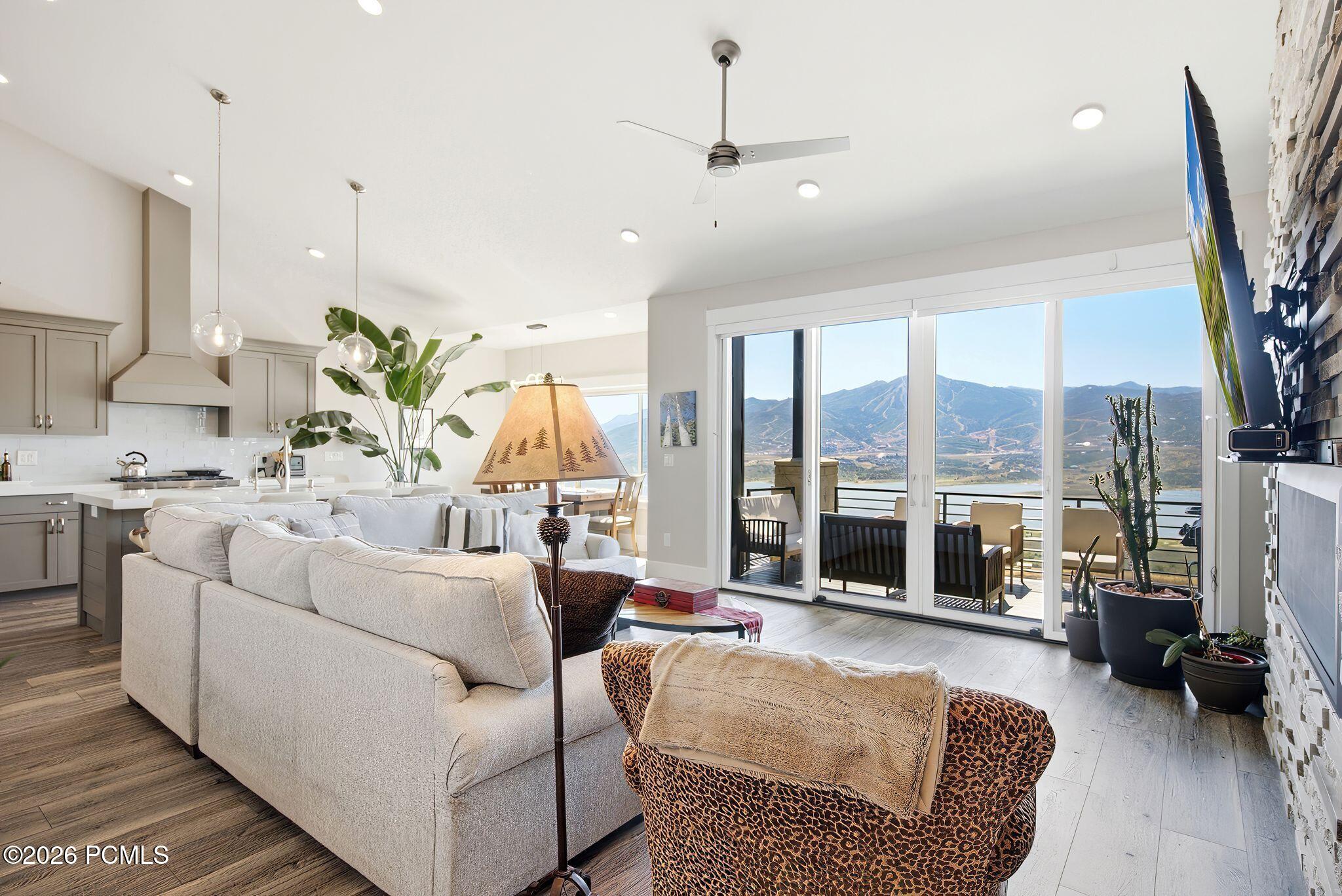 11293 Shoreline Drive