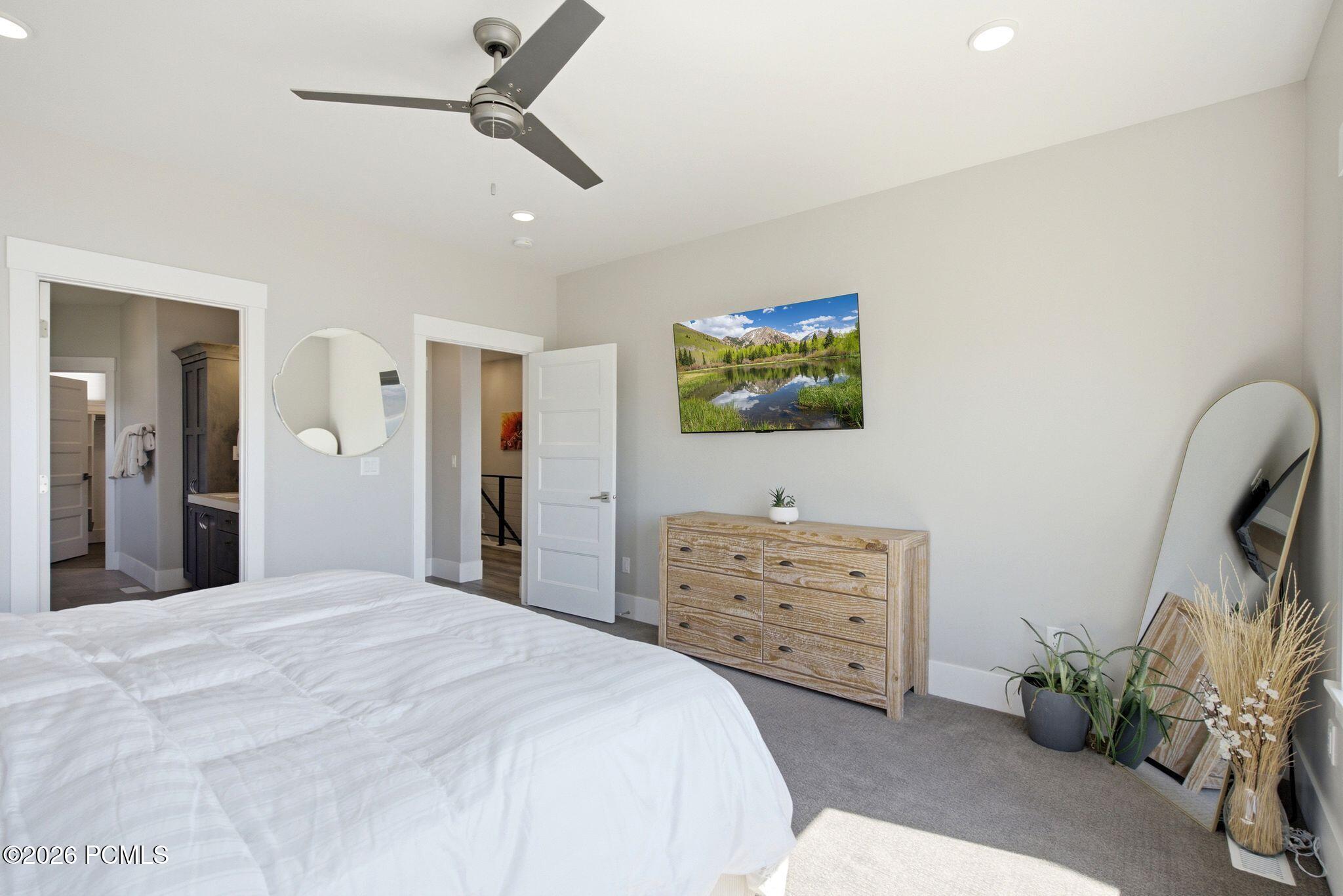 11293 Shoreline Drive