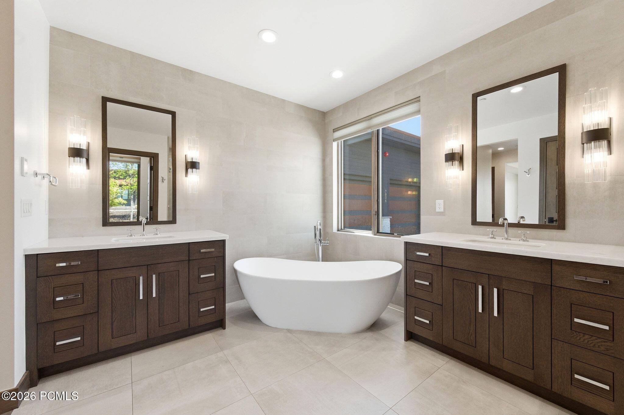 7036 W Golden Bear Loop