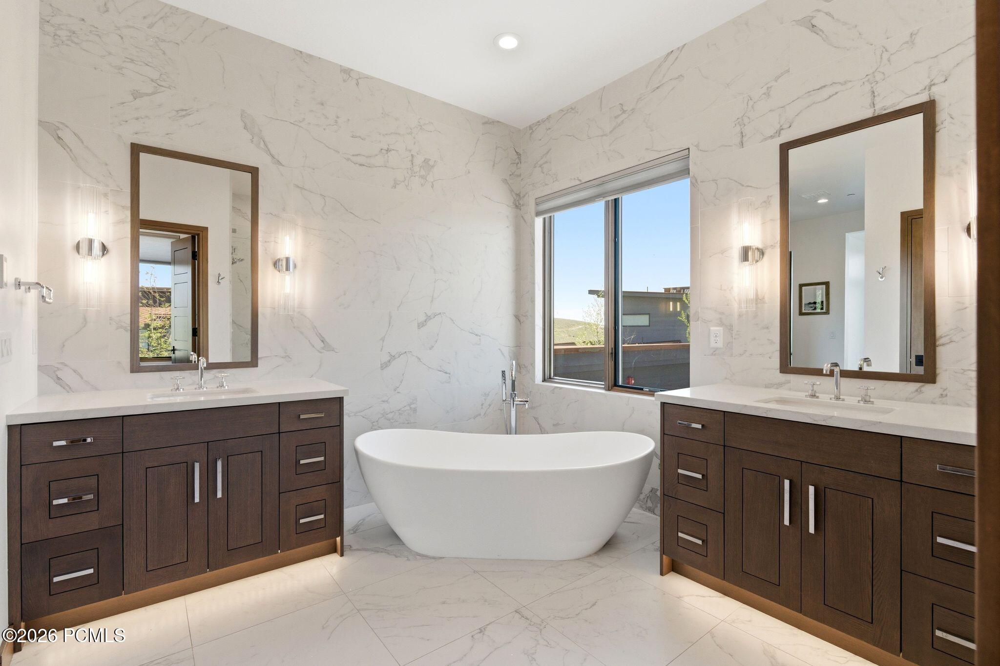 7036 W Golden Bear Loop