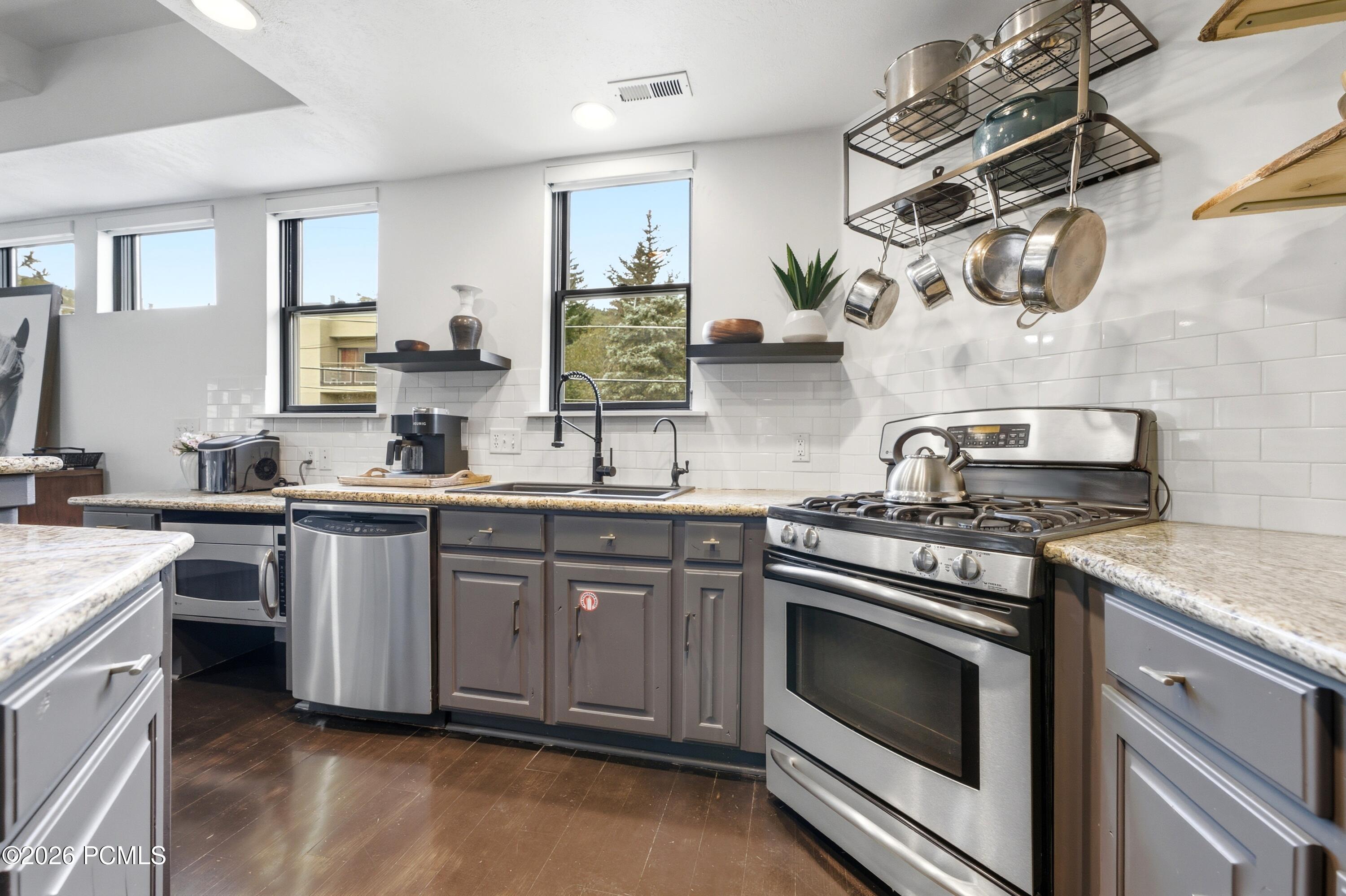 1499 Park Avenue 5