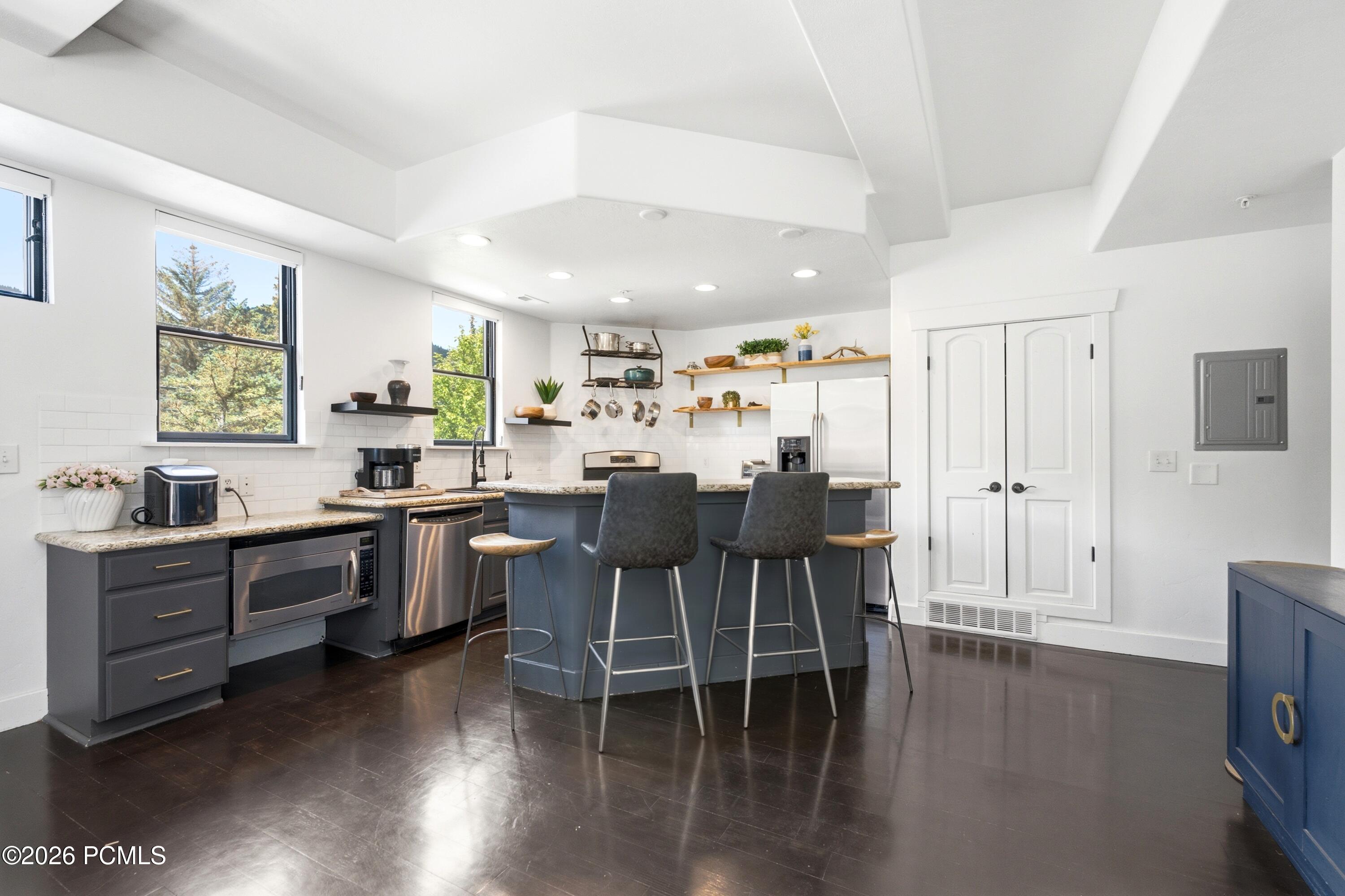 1499 Park Avenue 5