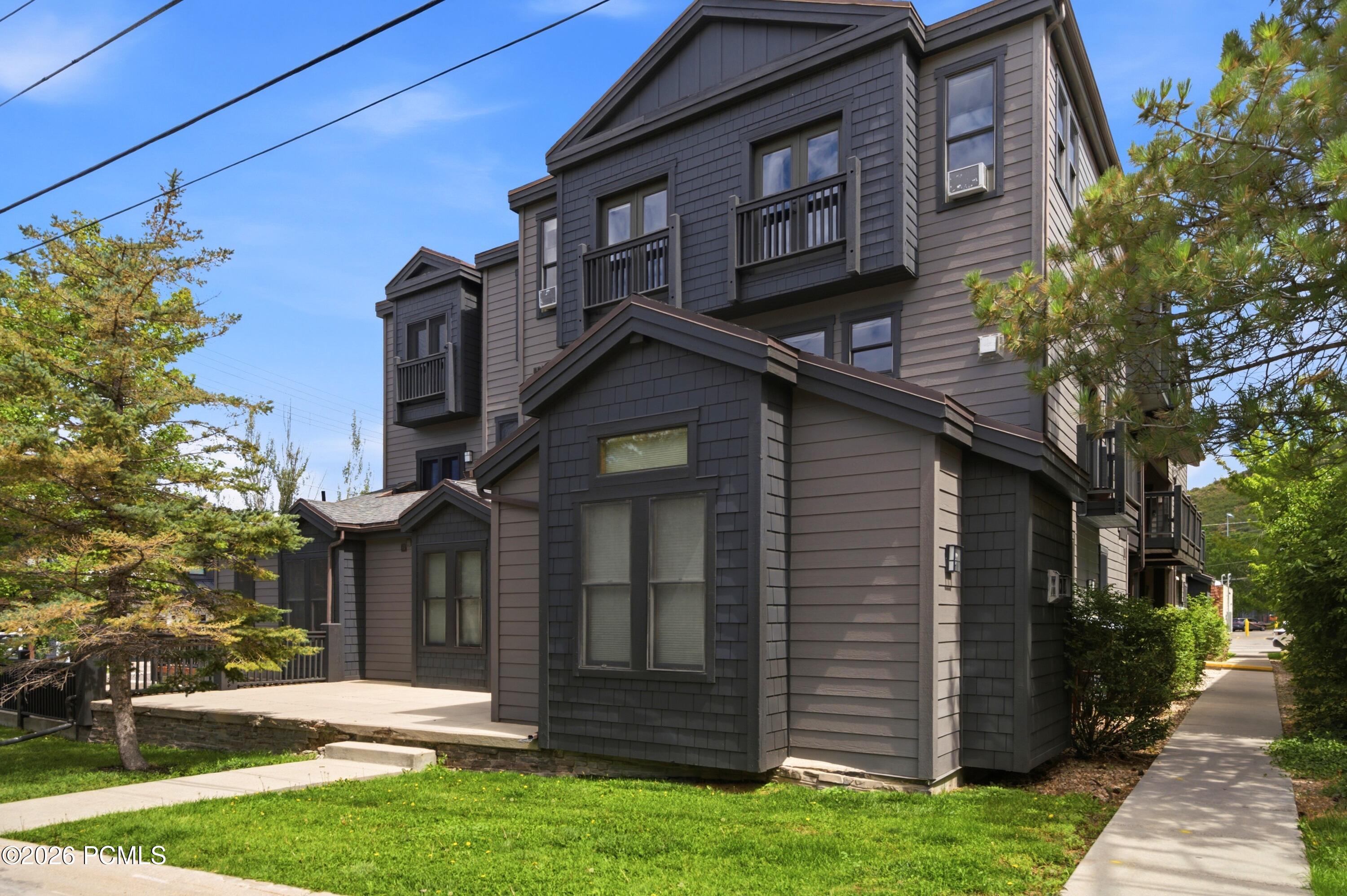 1499 Park Avenue 5