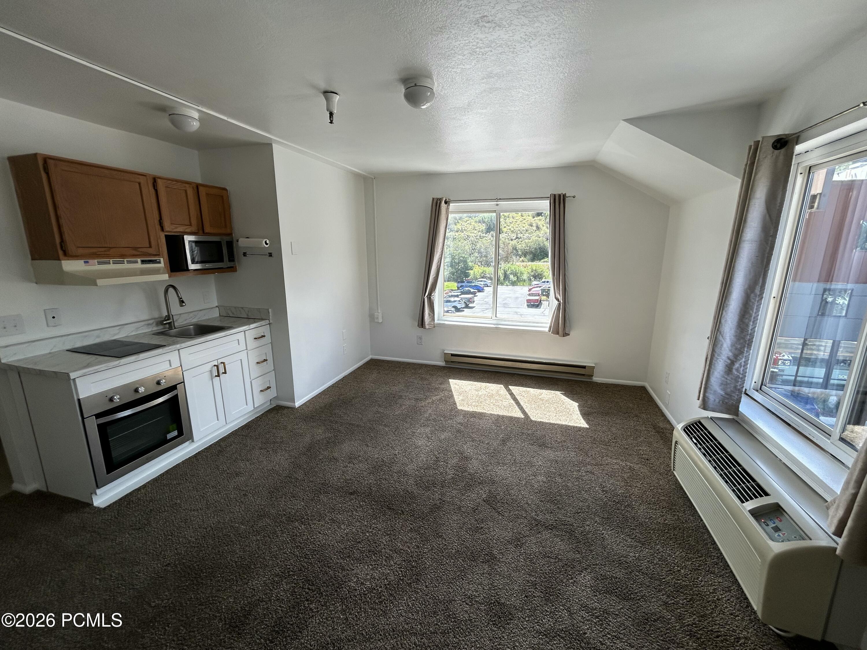 1940 Prospector Avenue 401