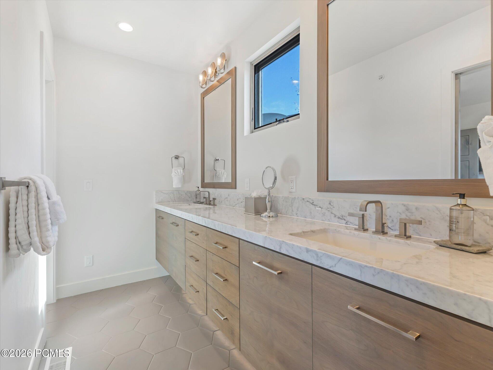 6634 W Golden Bear Loop