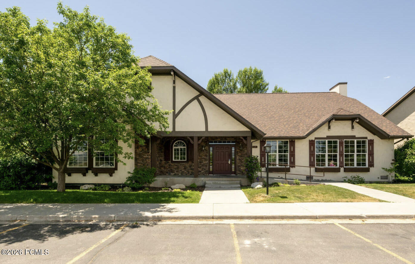 886 N Hamlet Circle Circle