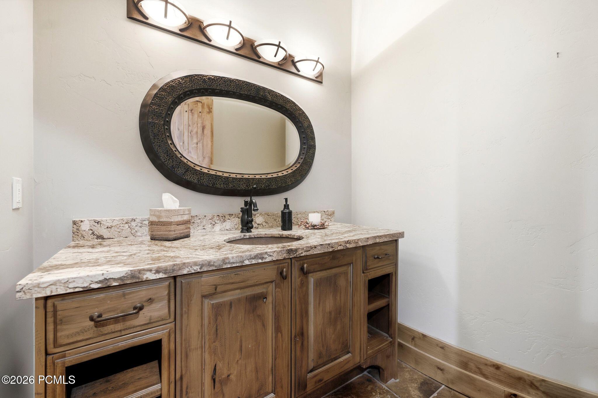 8425 N Sunrise Loop