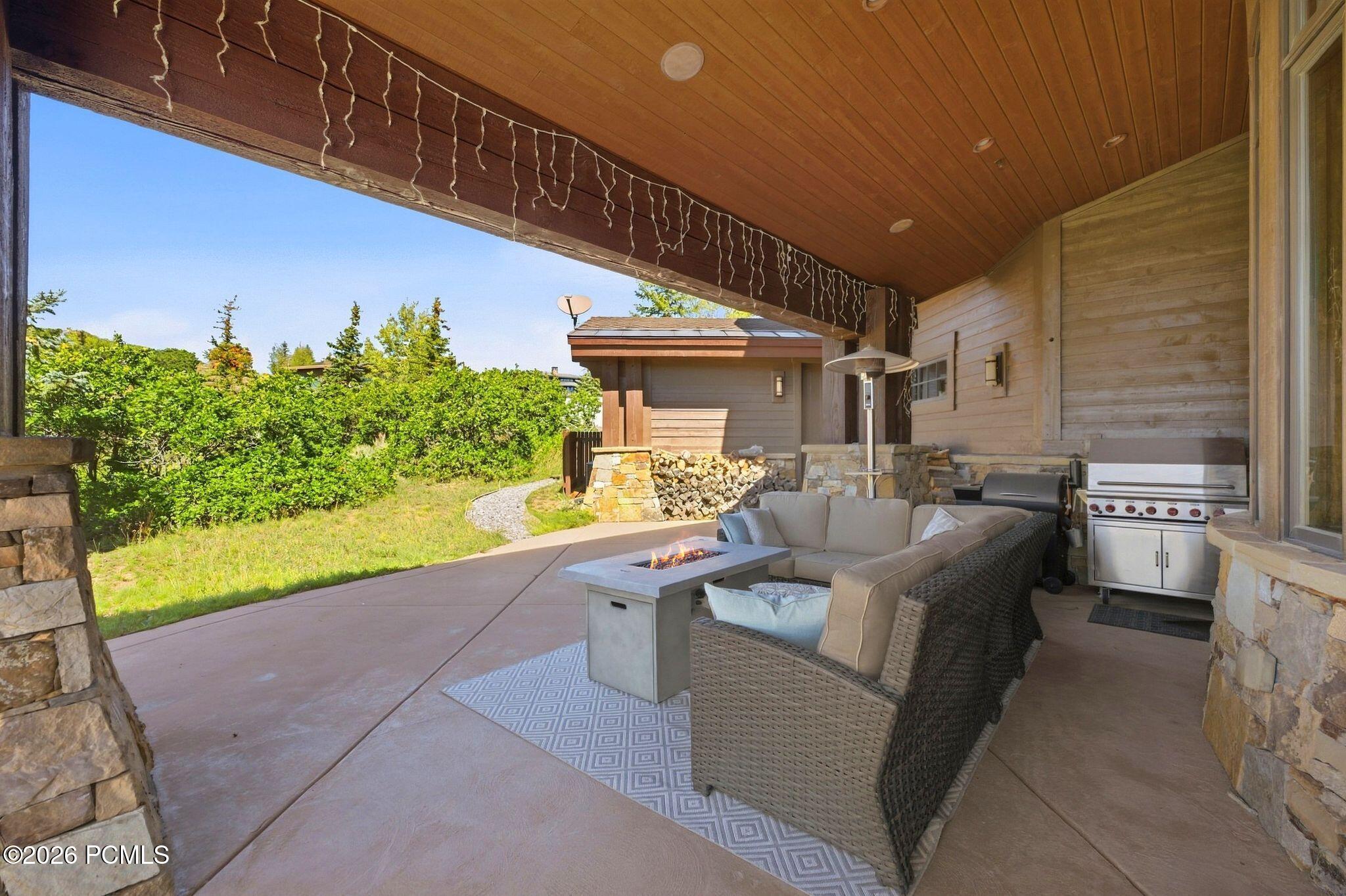 8425 N Sunrise Loop