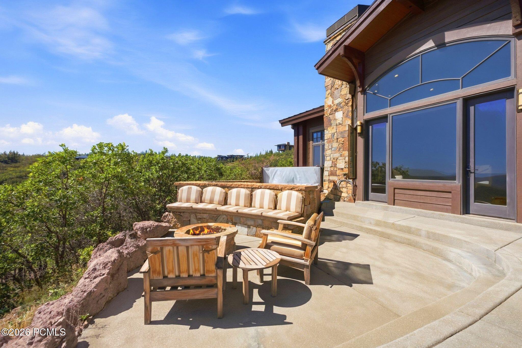 8425 N Sunrise Loop