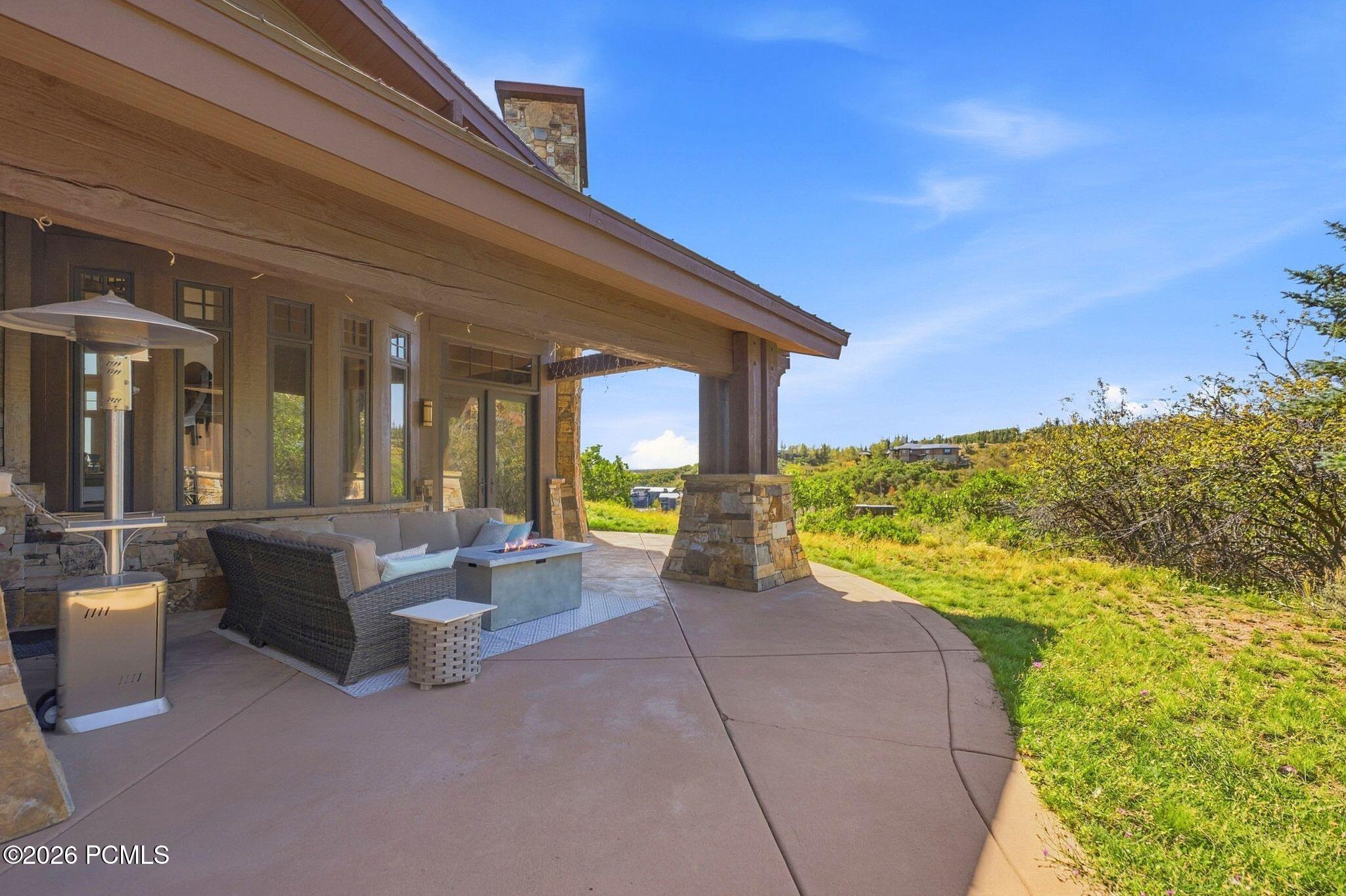 8425 N Sunrise Loop