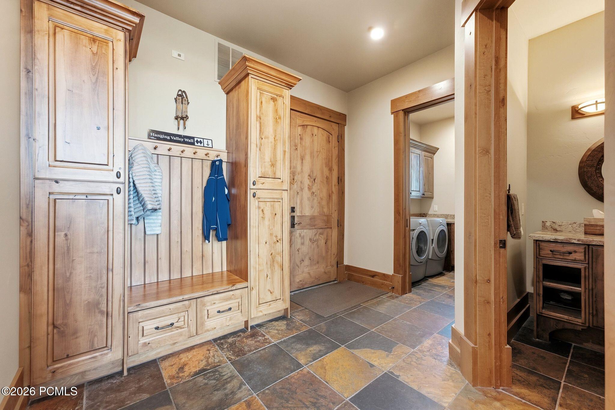 8425 N Sunrise Loop