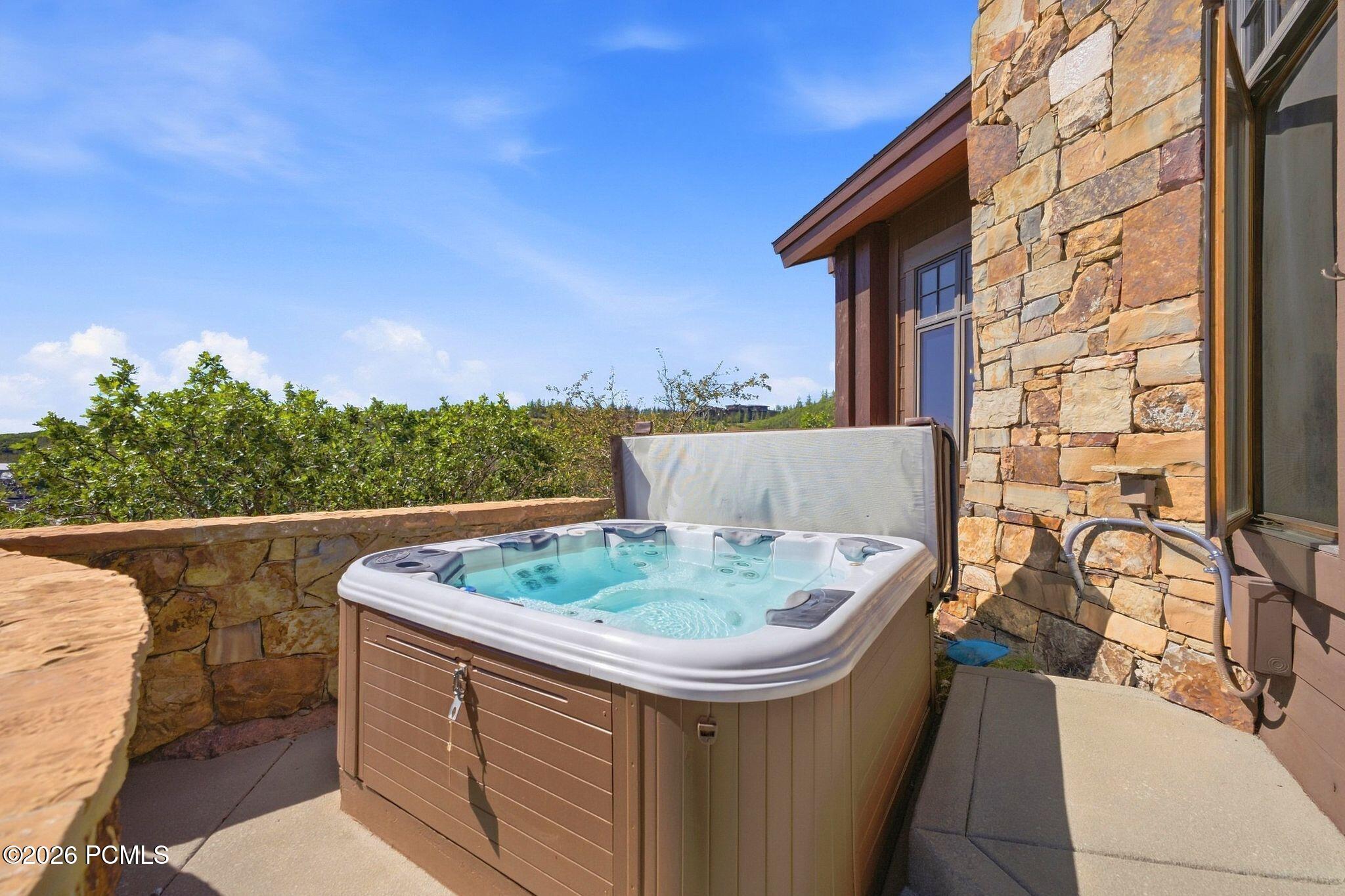 8425 N Sunrise Loop