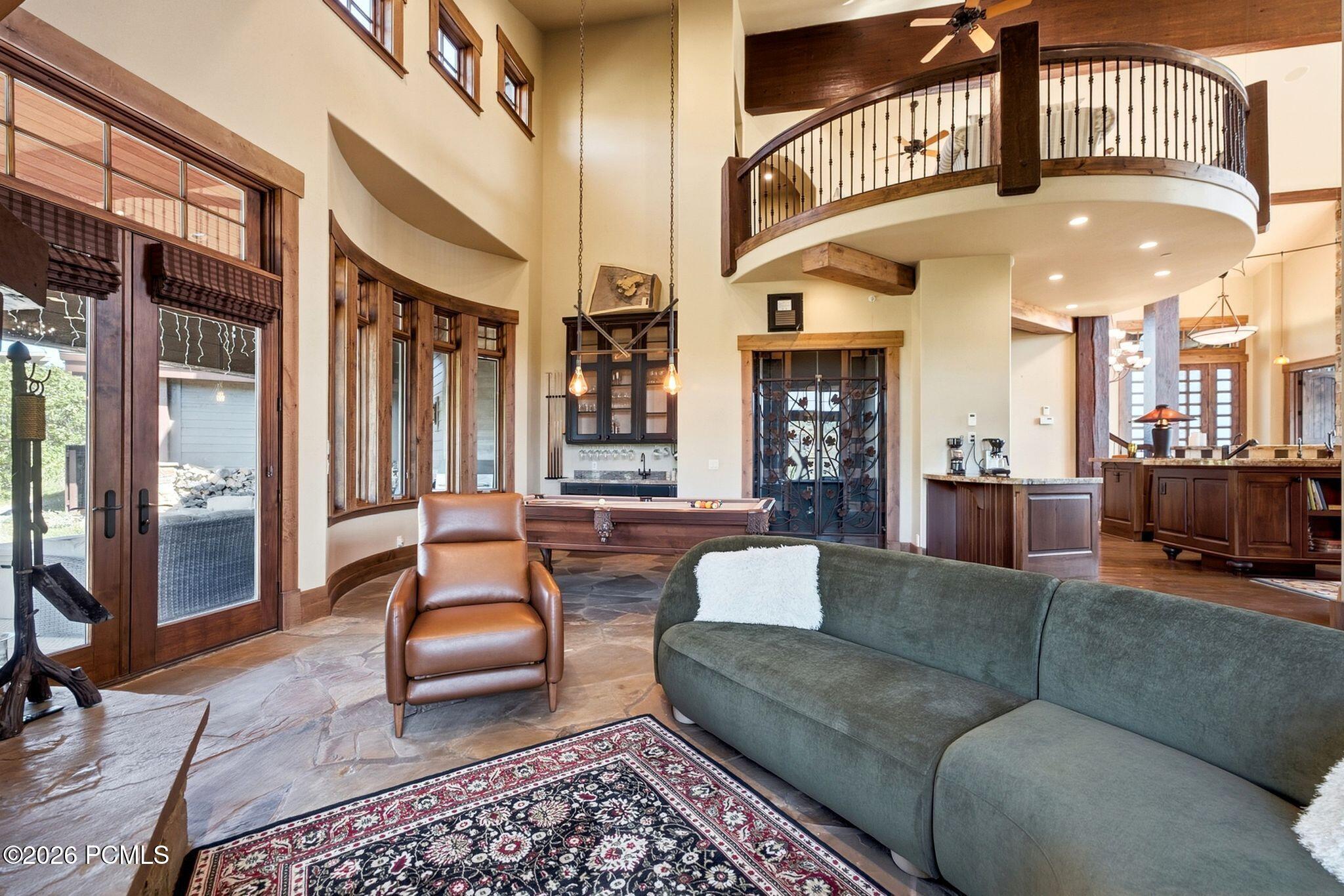8425 N Sunrise Loop