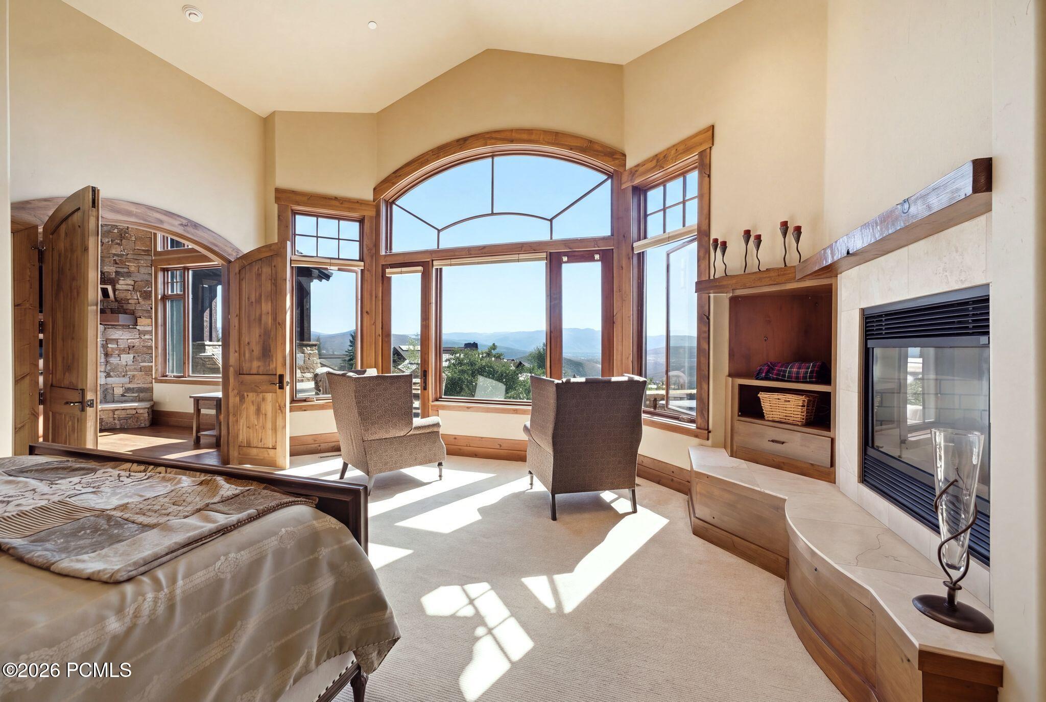 8425 N Sunrise Loop
