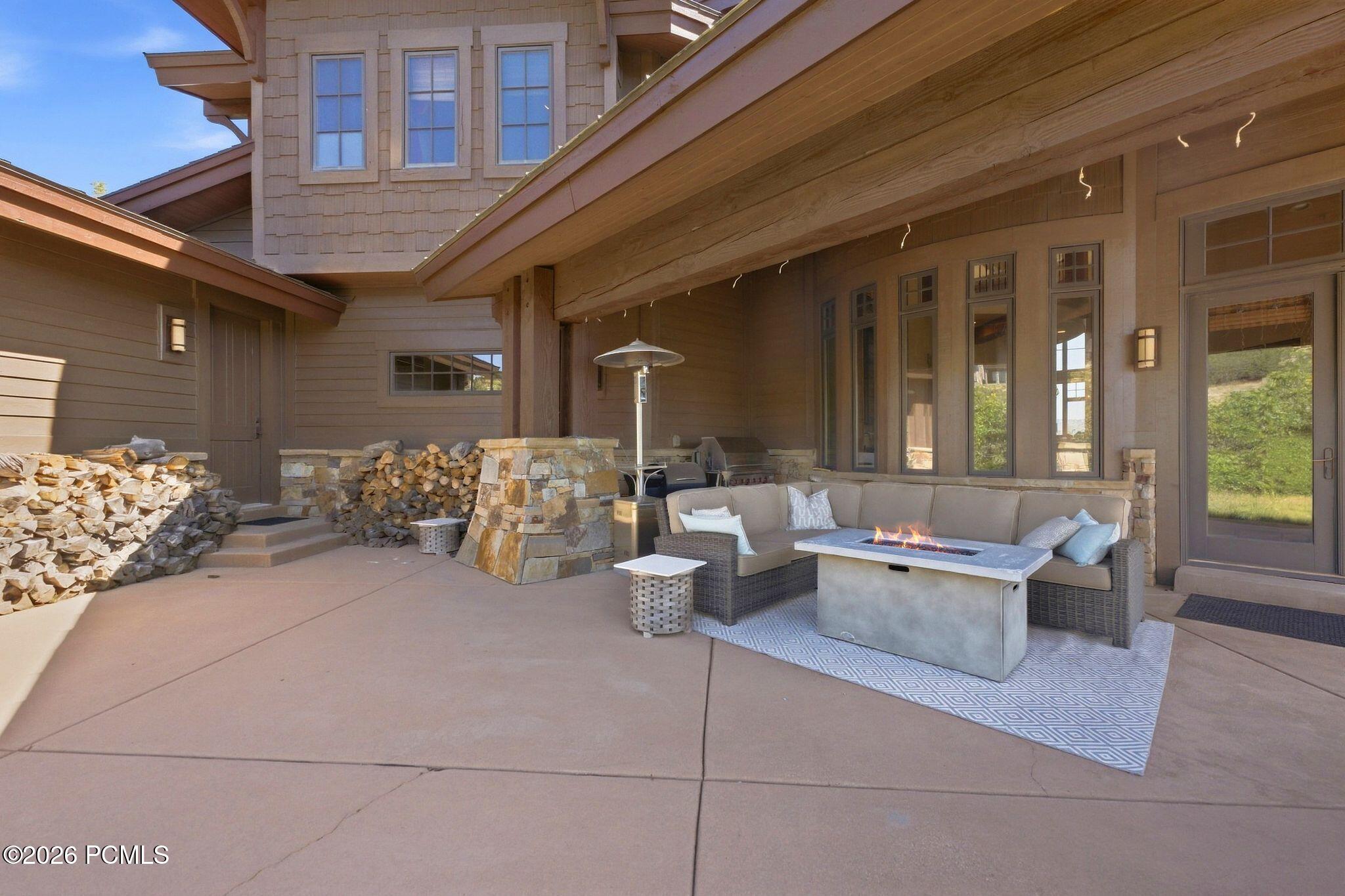 8425 N Sunrise Loop