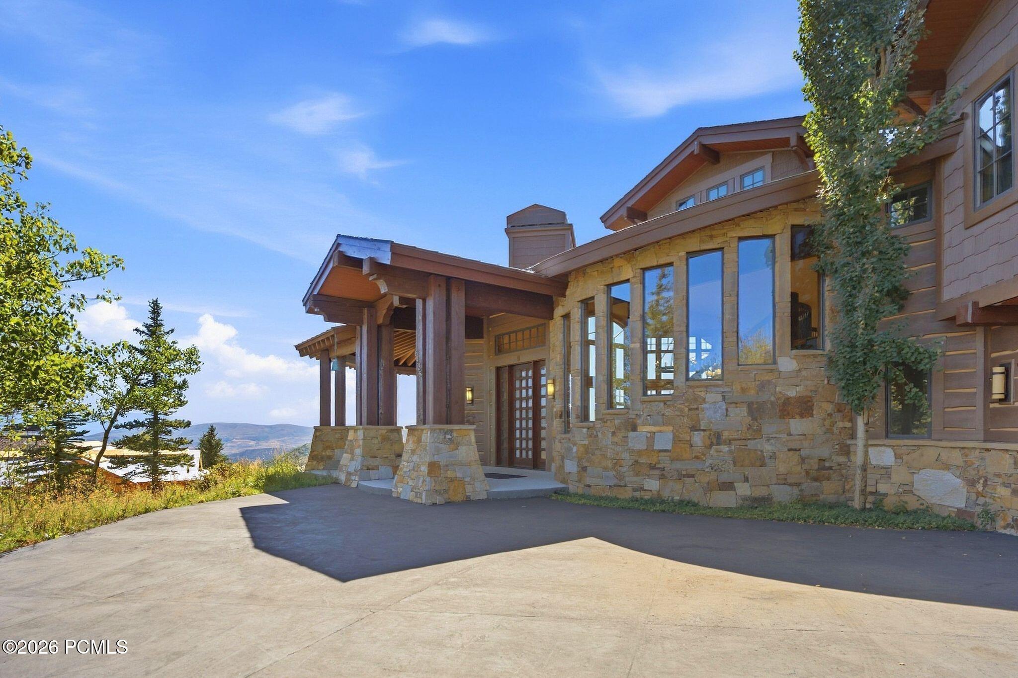 8425 N Sunrise Loop
