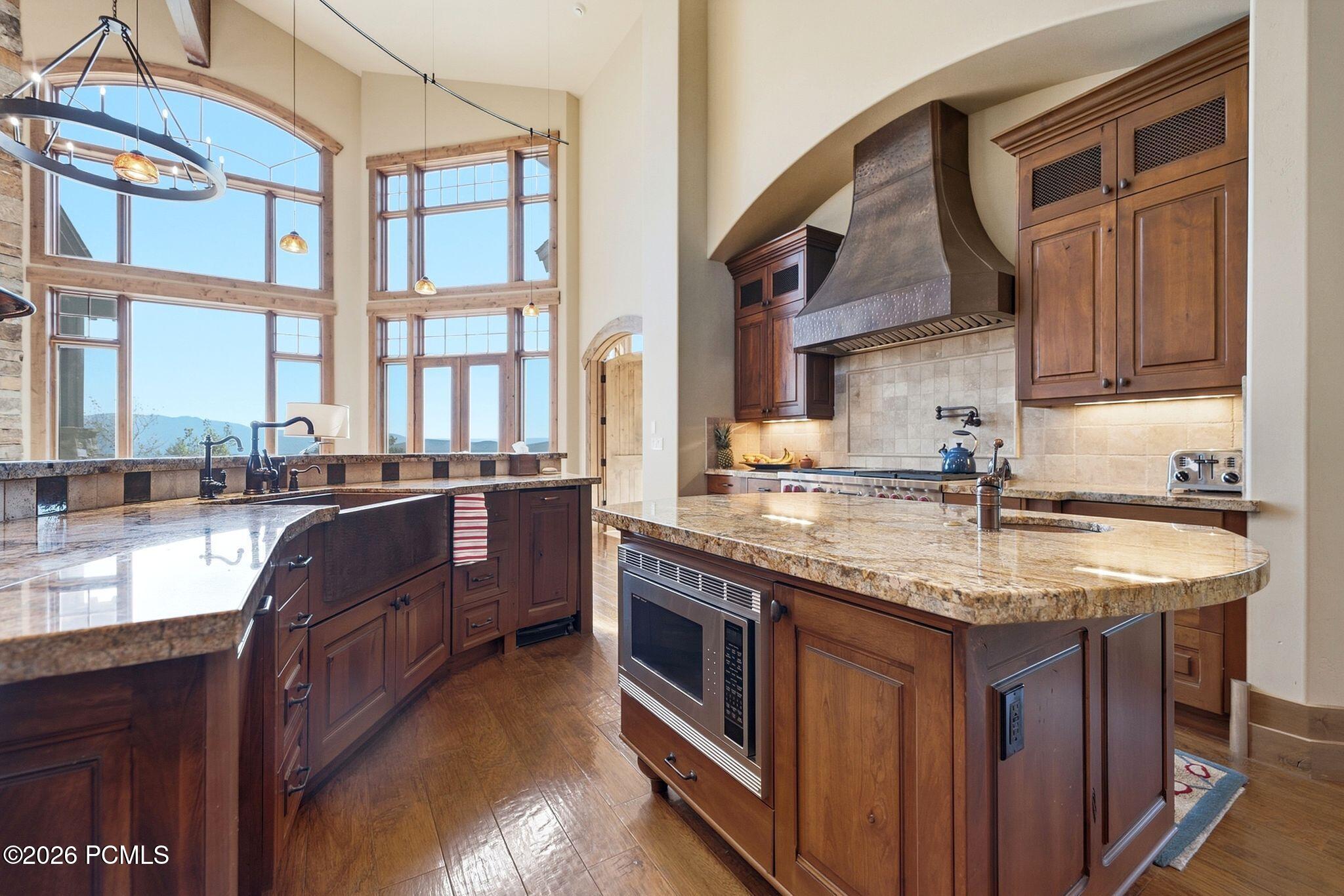 8425 N Sunrise Loop
