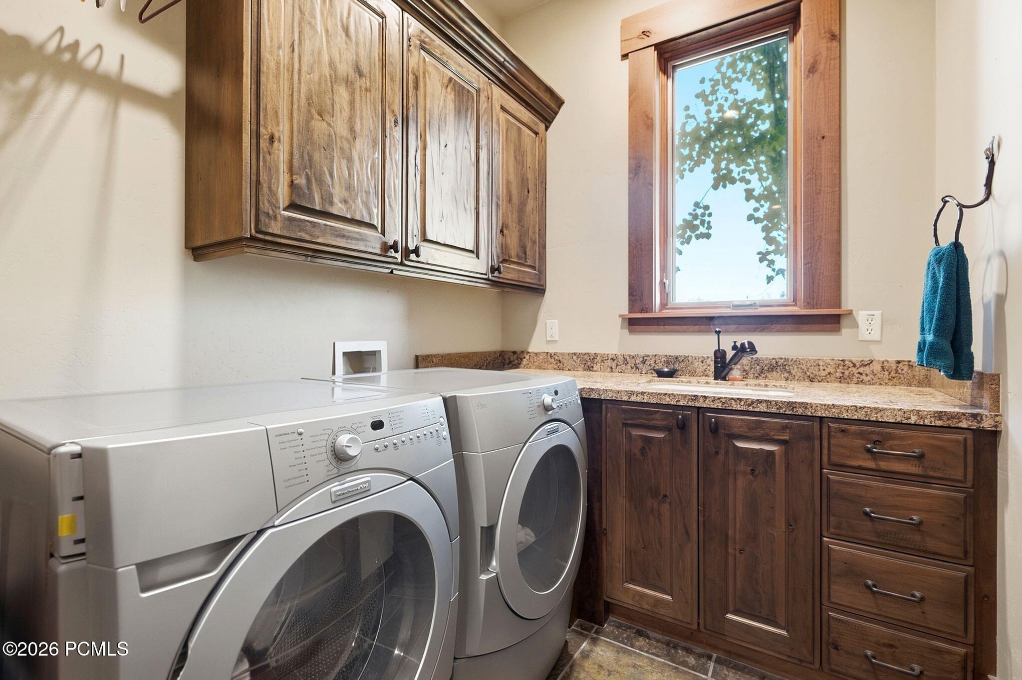 8425 N Sunrise Loop
