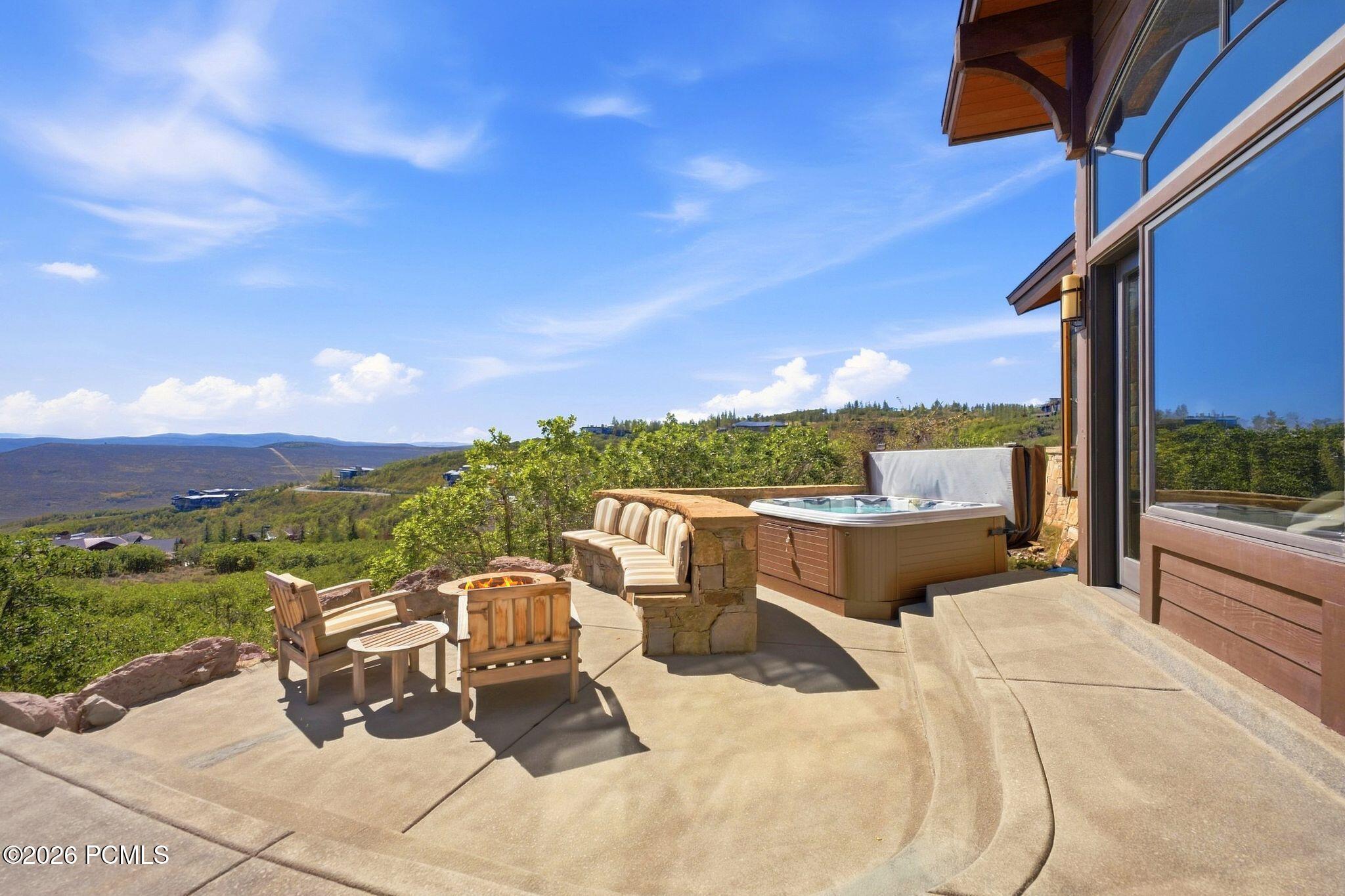 8425 N Sunrise Loop