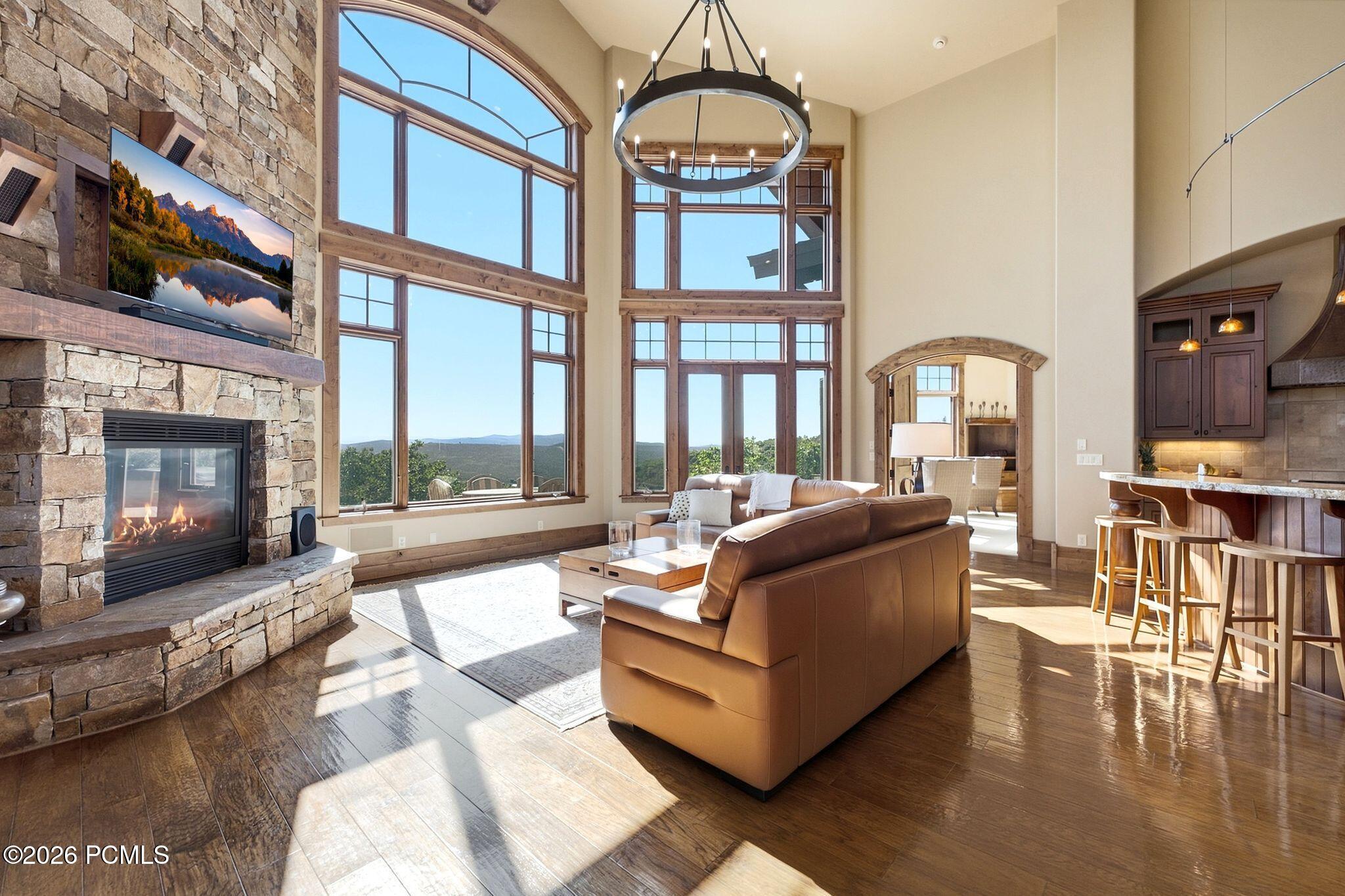8425 N Sunrise Loop