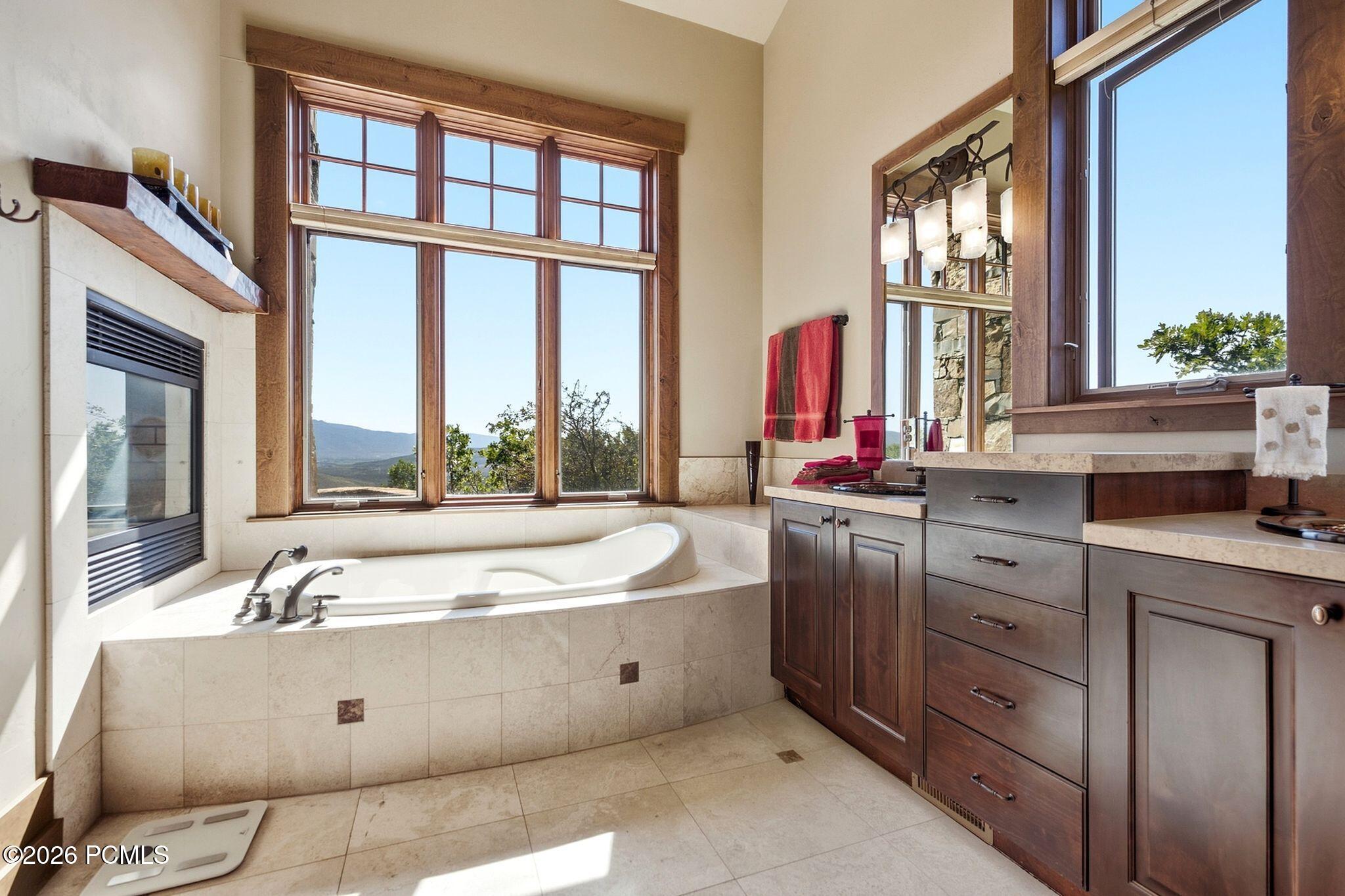 8425 N Sunrise Loop