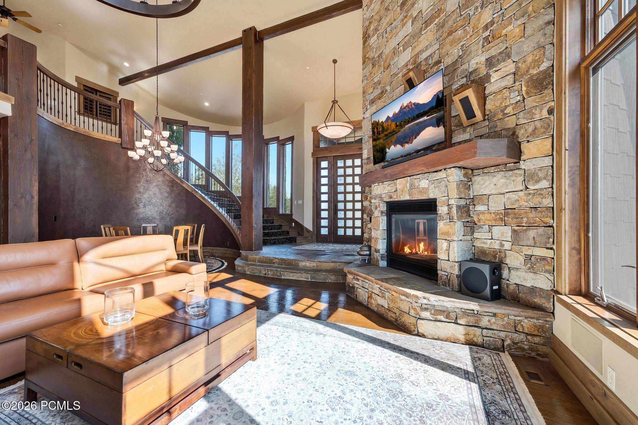8425 N Sunrise Loop