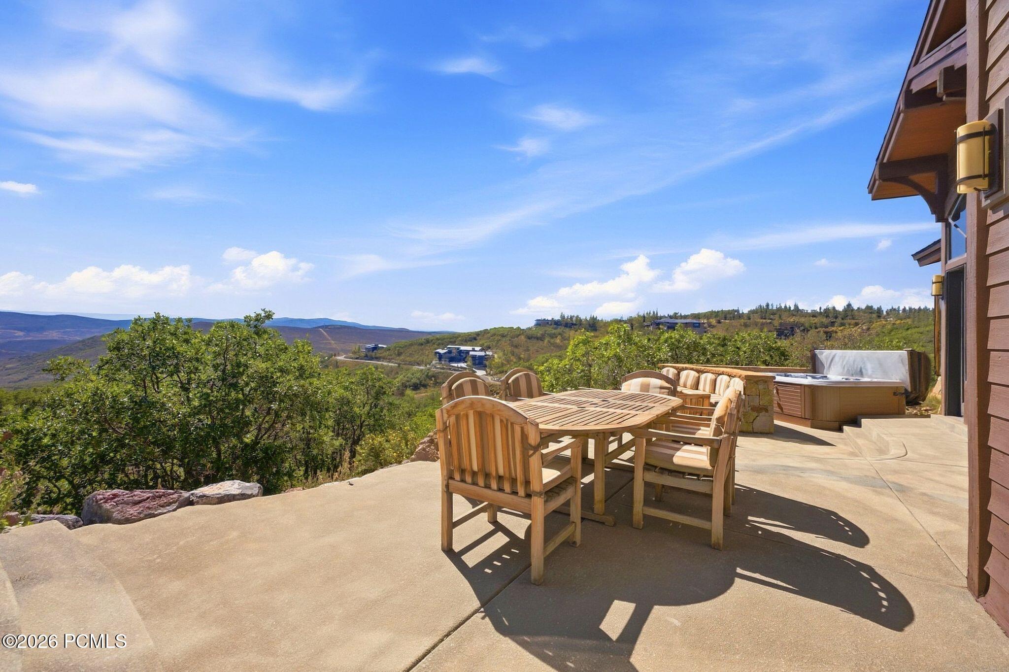 8425 N Sunrise Loop
