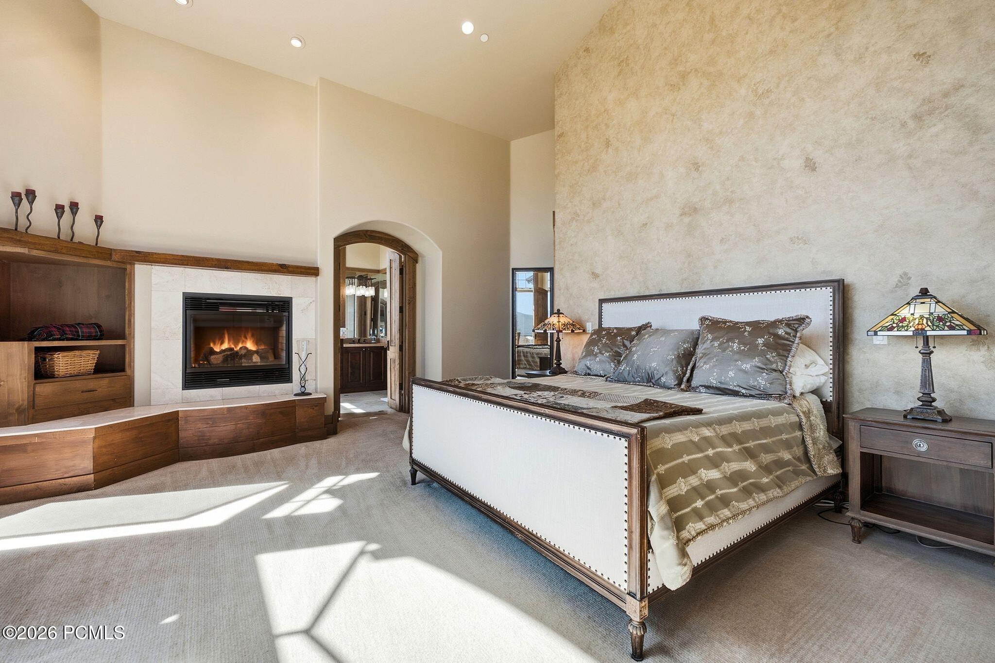 8425 N Sunrise Loop