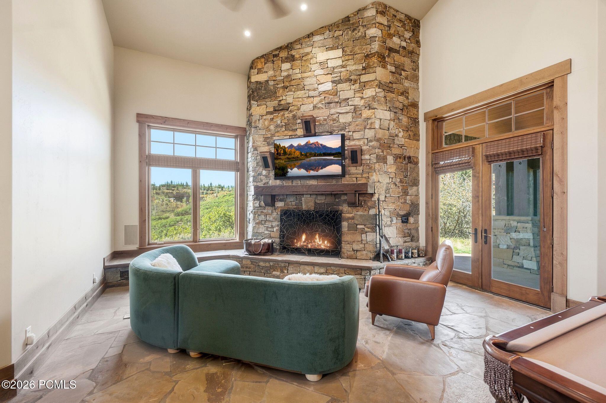 8425 N Sunrise Loop