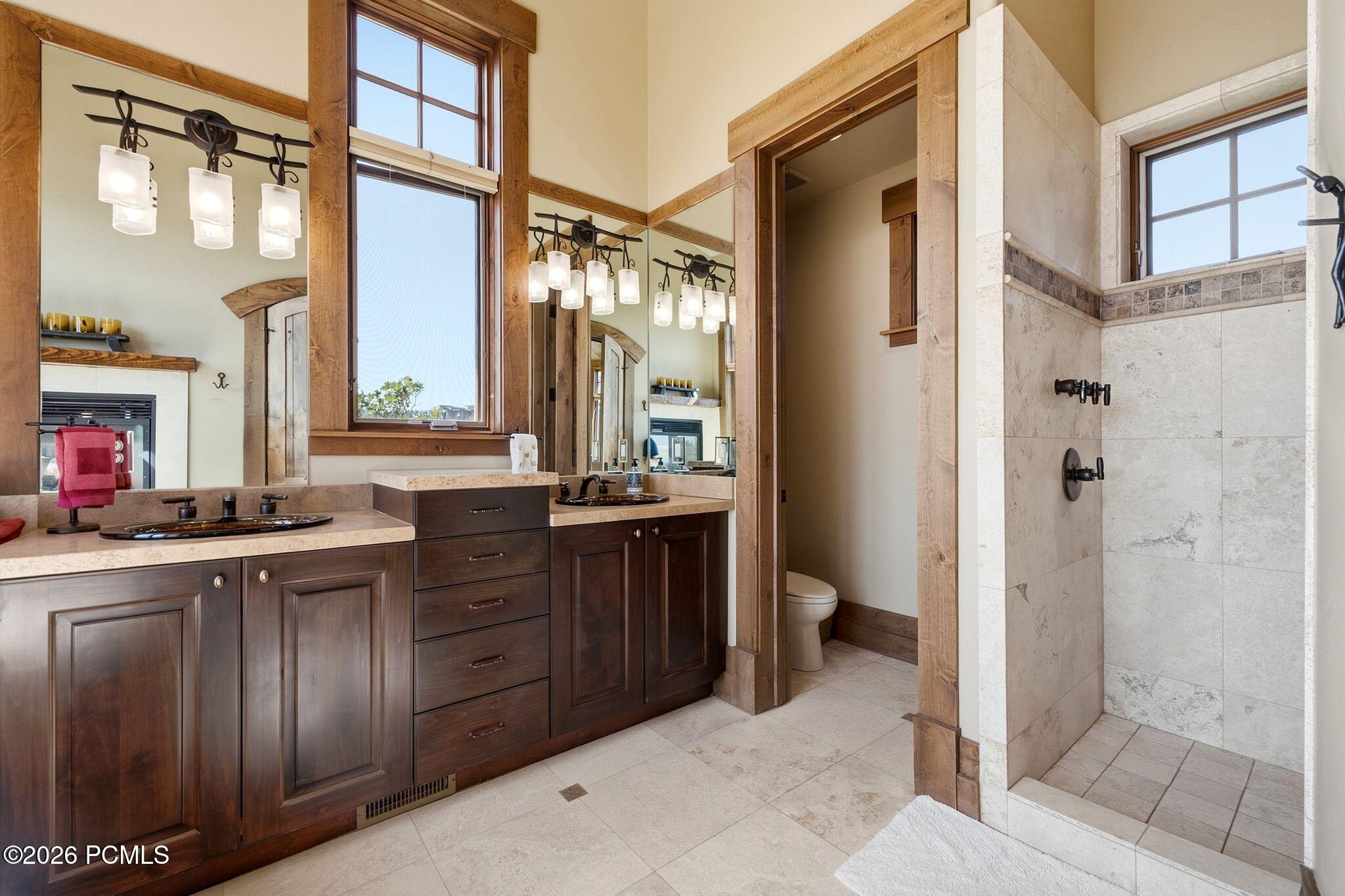 8425 N Sunrise Loop