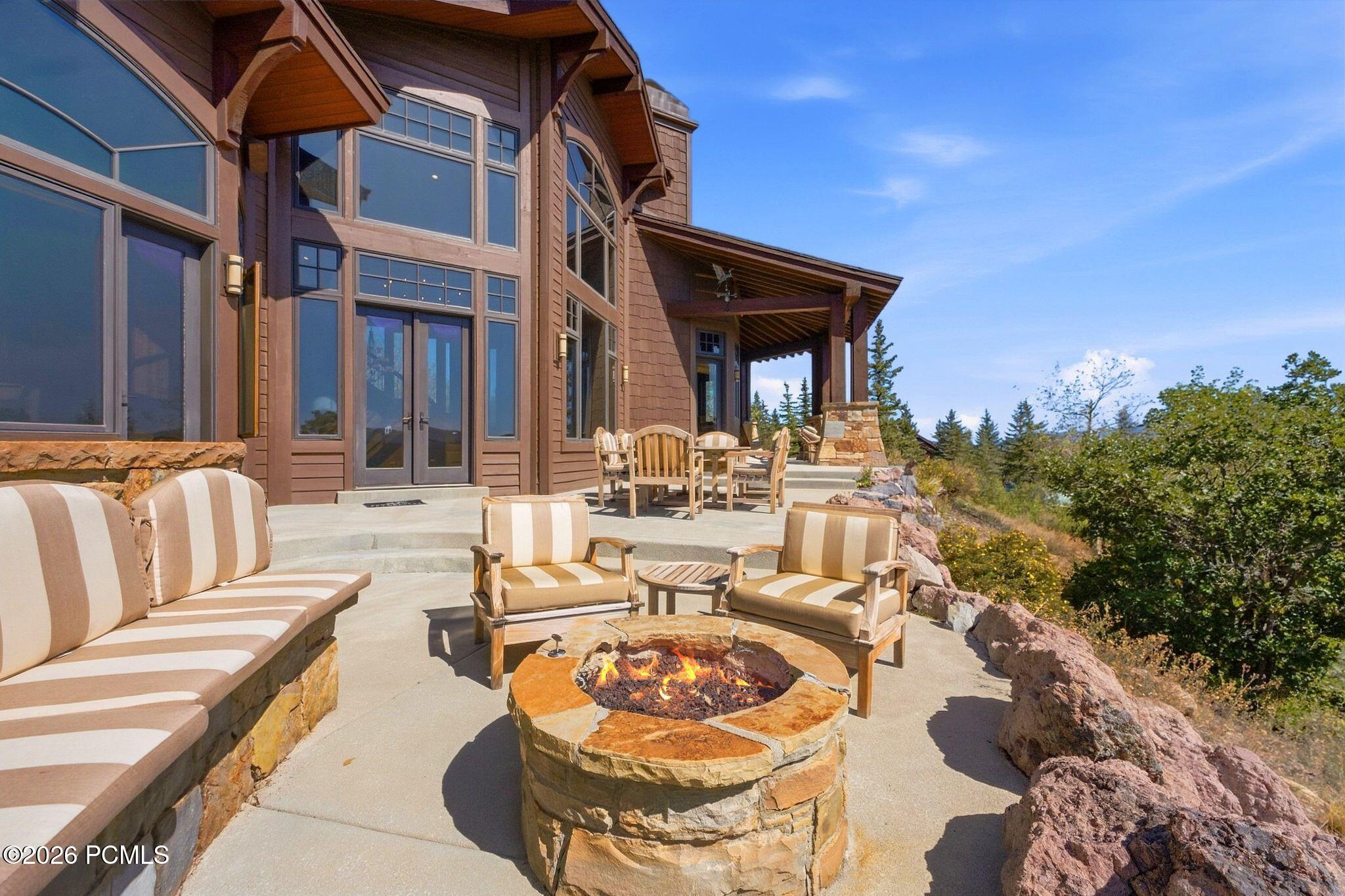 8425 N Sunrise Loop