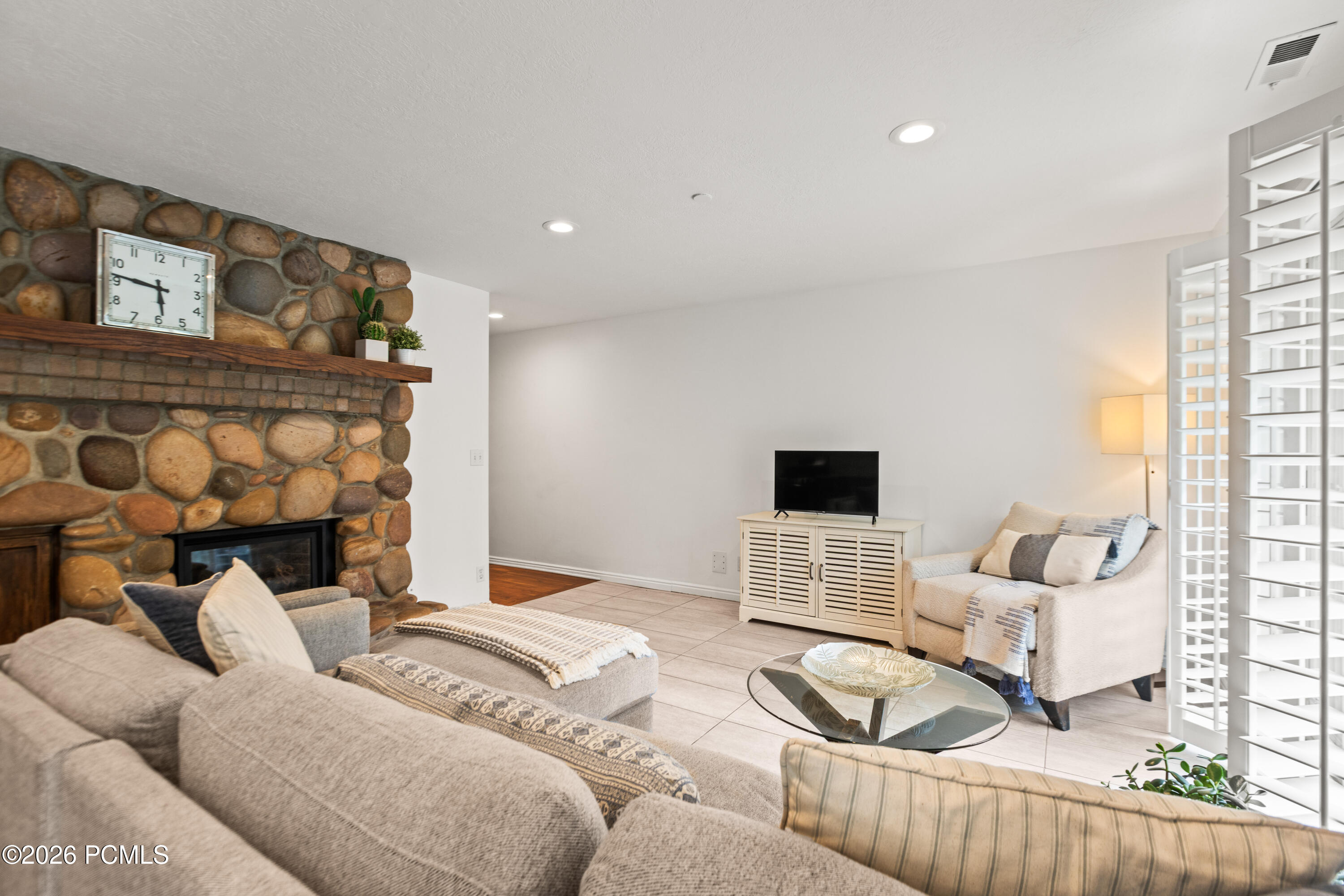 435 Aspen Drive 6