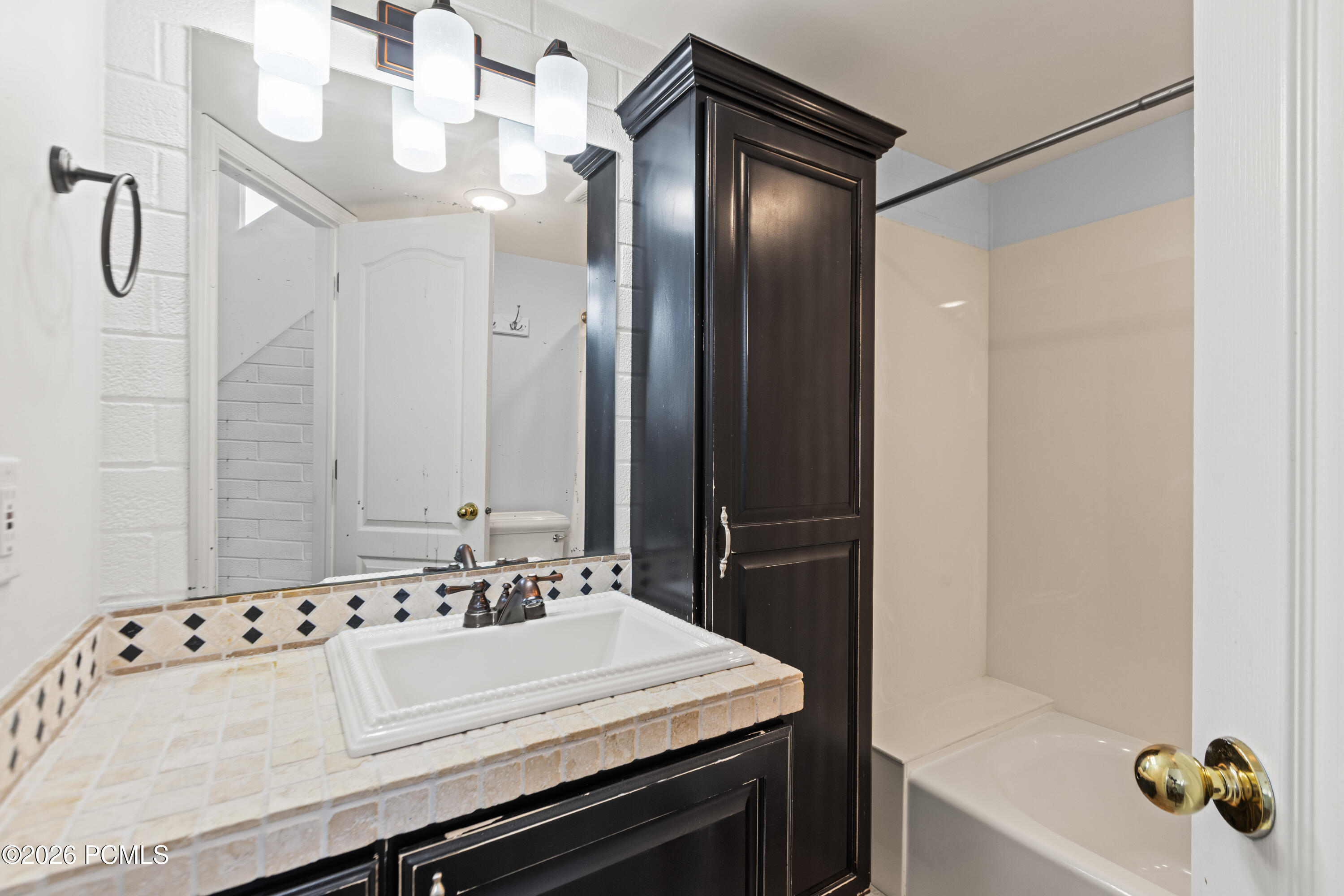 435 Aspen Drive 6
