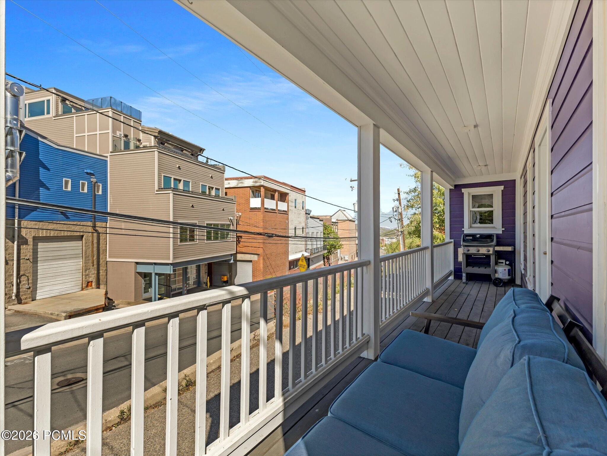 250 Grant Avenue