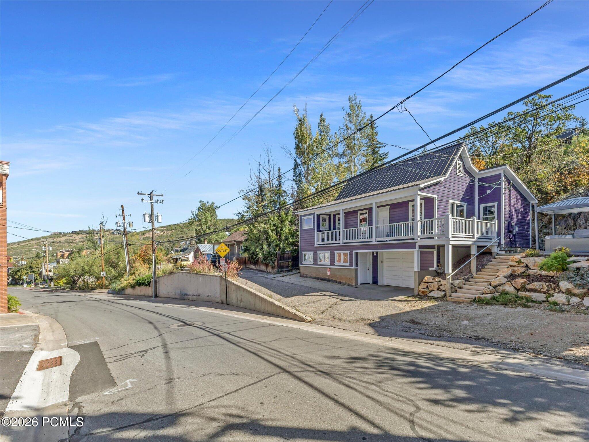 250 Grant Avenue