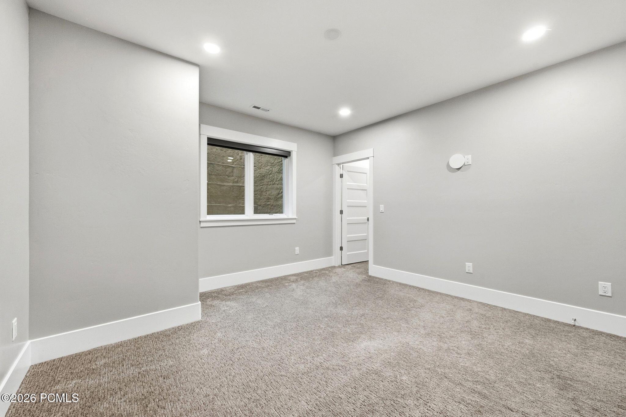 11091 N Shoreline Drive