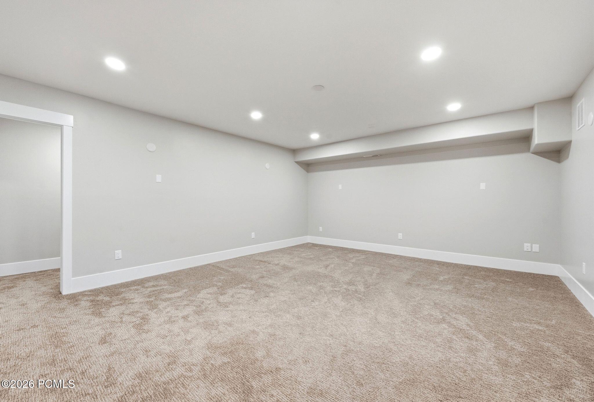 11091 N Shoreline Drive