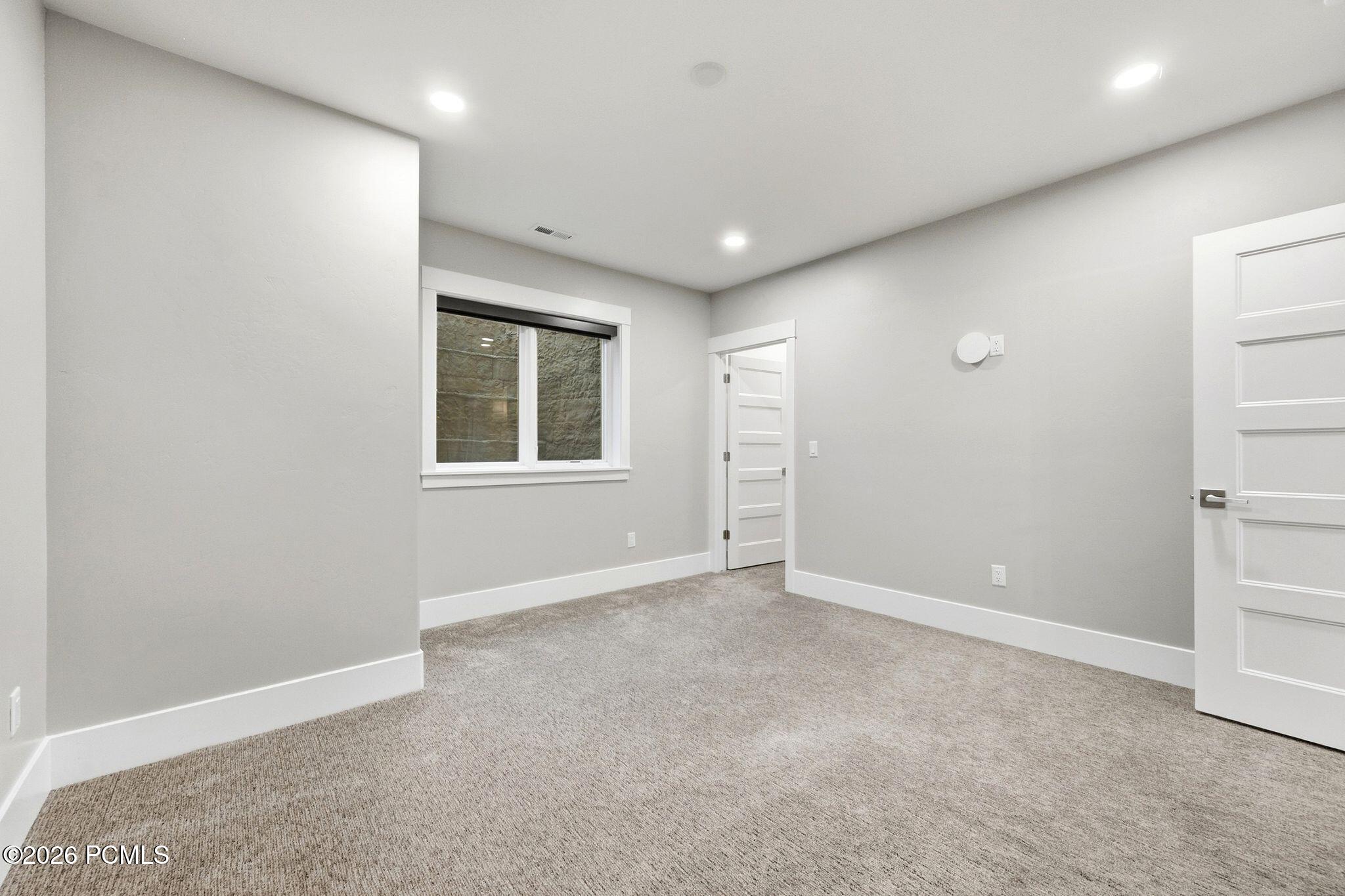 11091 N Shoreline Drive