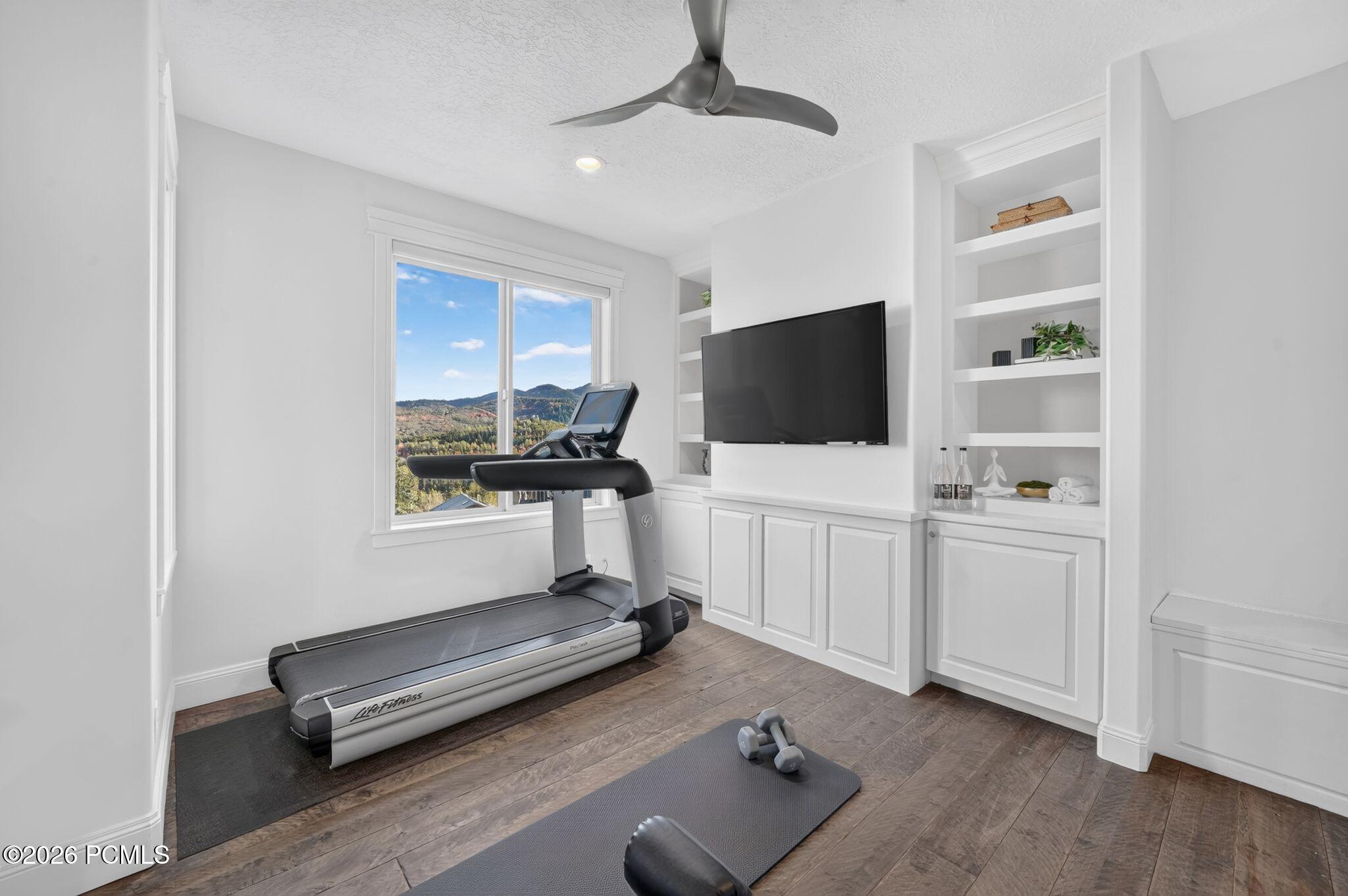 8931 Northcove Drive