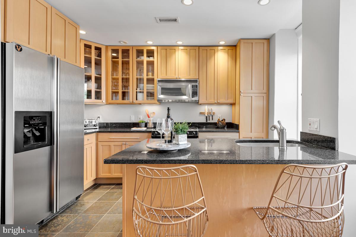 2022 COLUMBIA ROAD NW Unit: 406