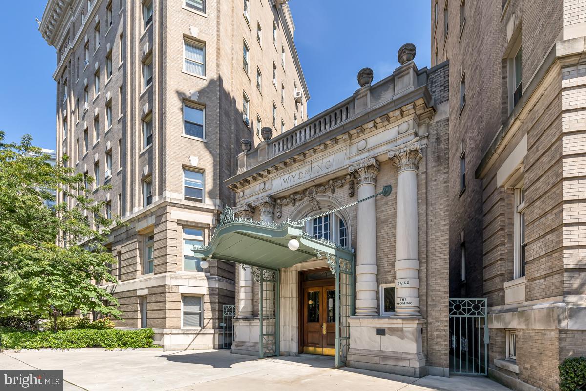 2022 COLUMBIA ROAD NW Unit: 406