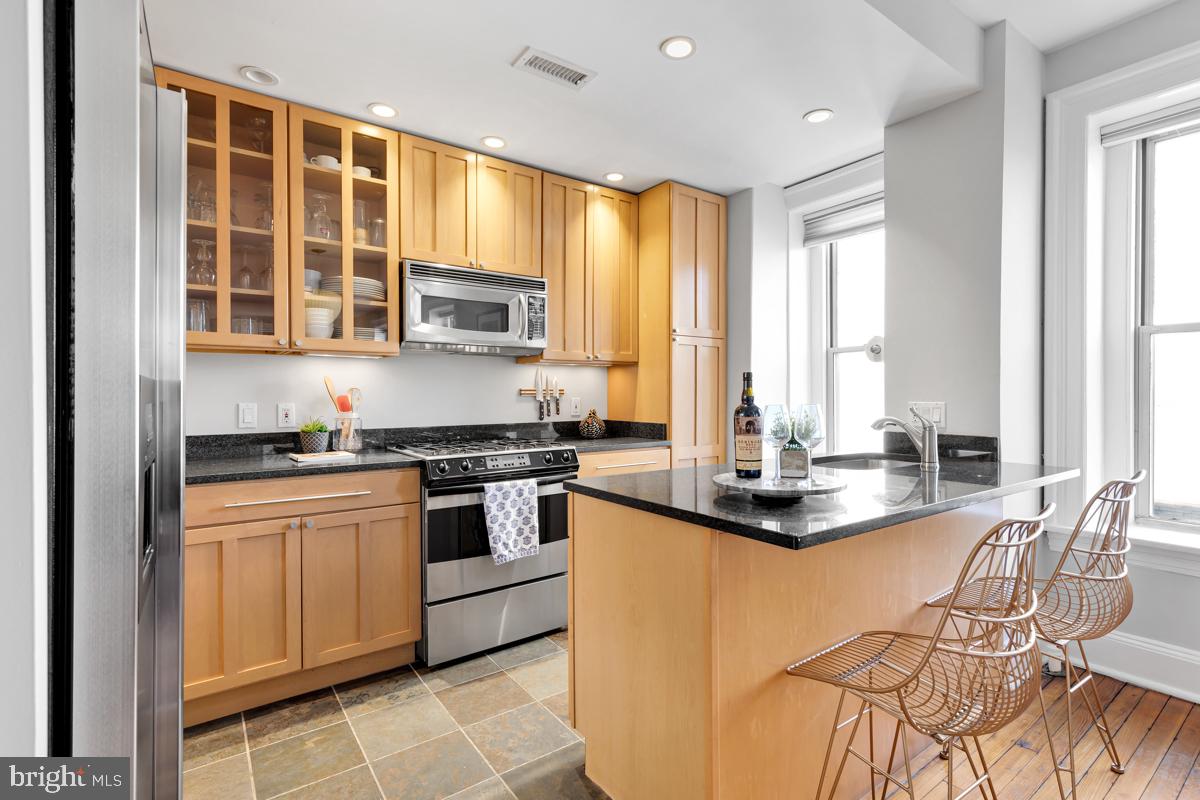 2022 COLUMBIA ROAD NW Unit: 406
