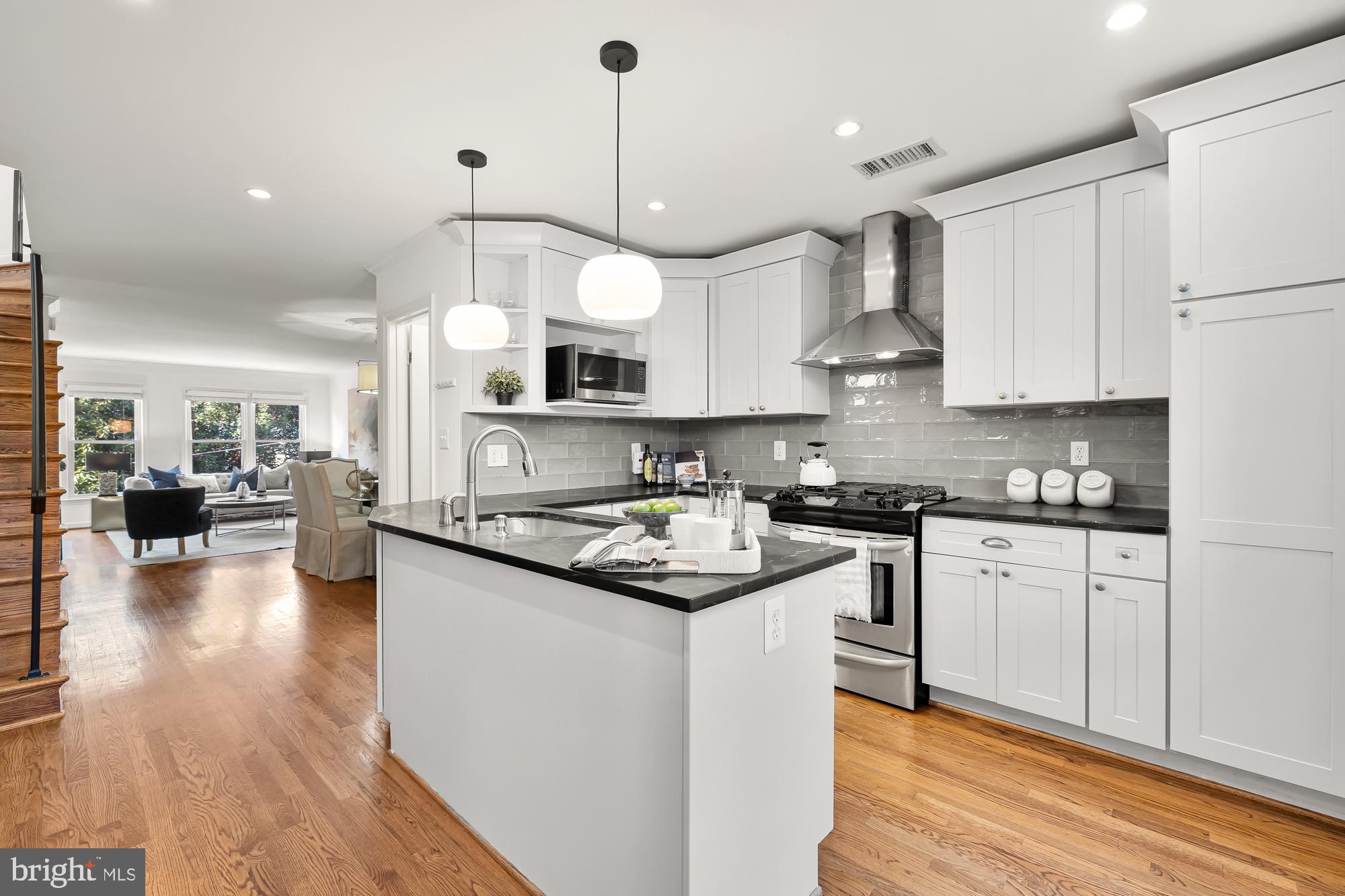 416 6th STREET NE