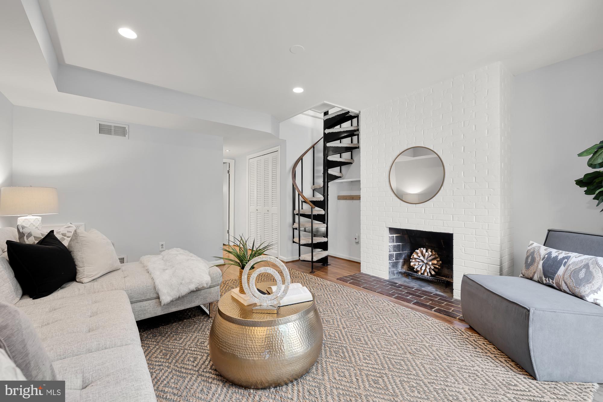 416 6th STREET NE