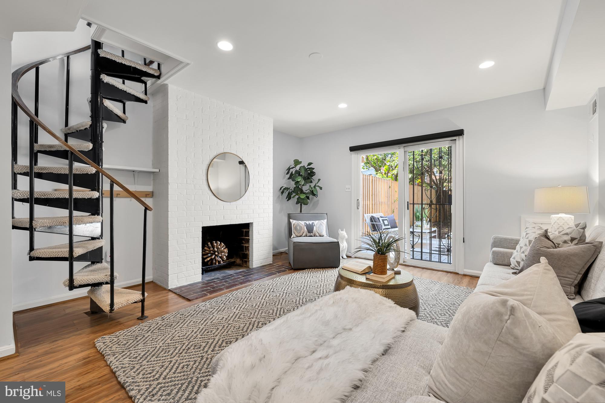 416 6th STREET NE