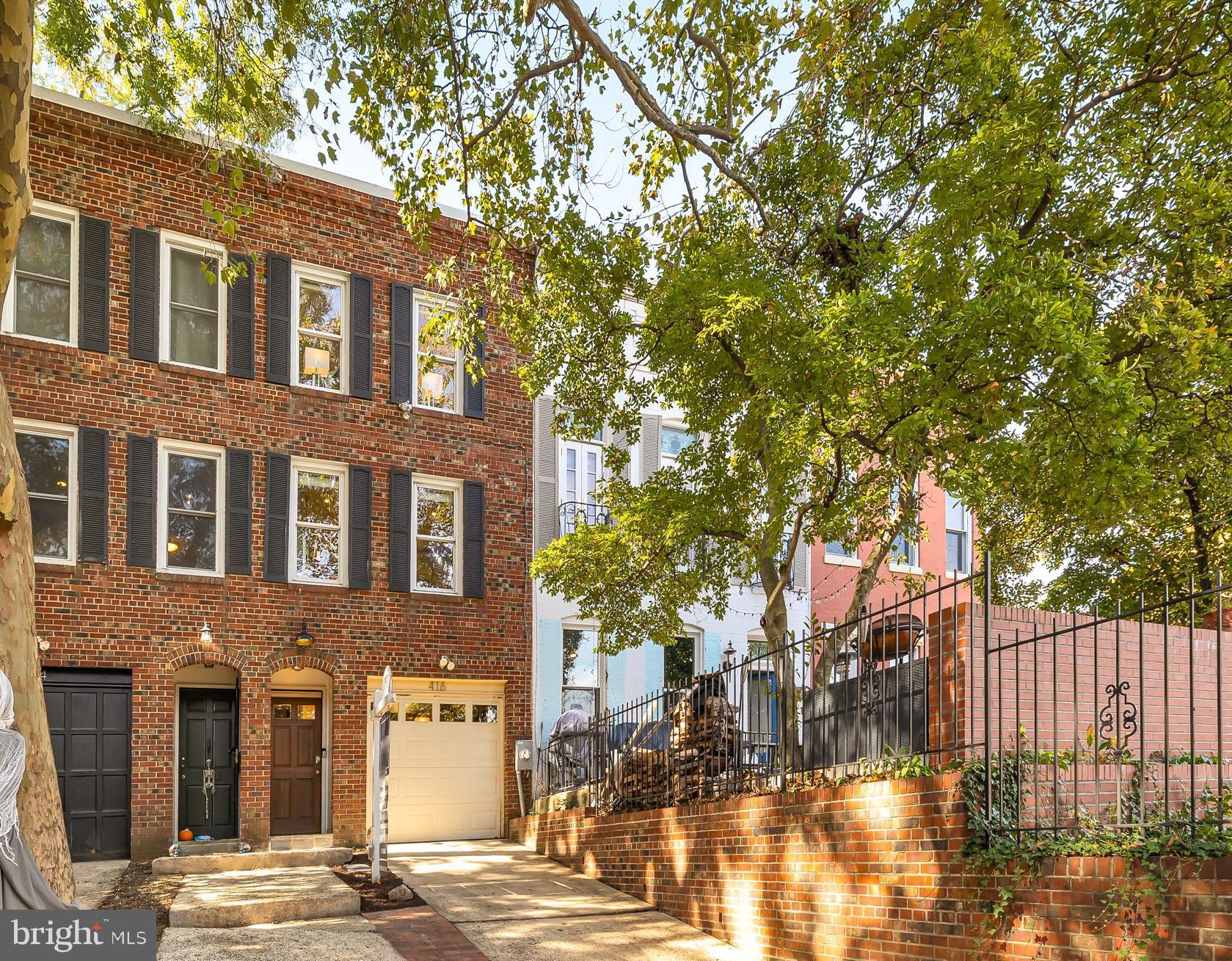 416 6th STREET NE