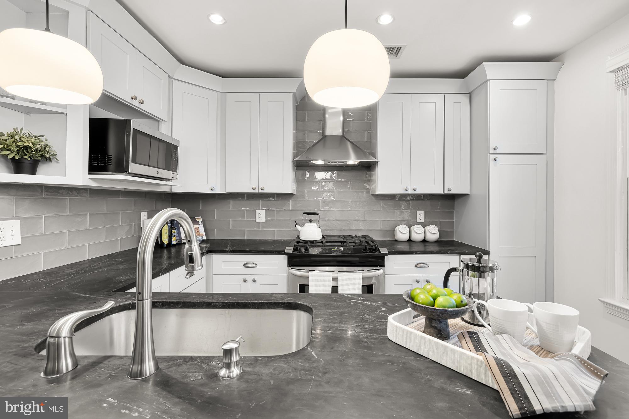 416 6th STREET NE