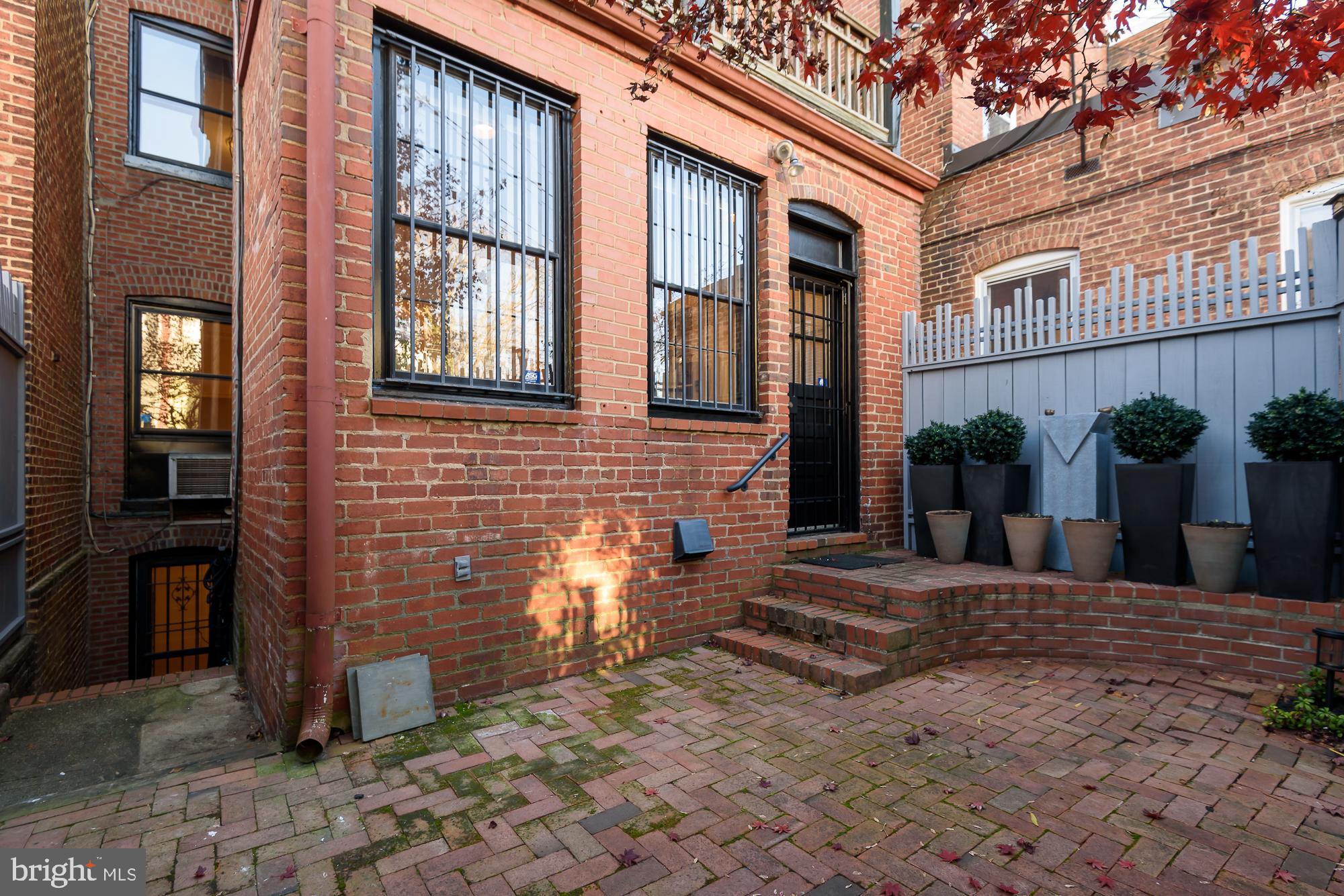 1014 Massachusetts AVENUE NE