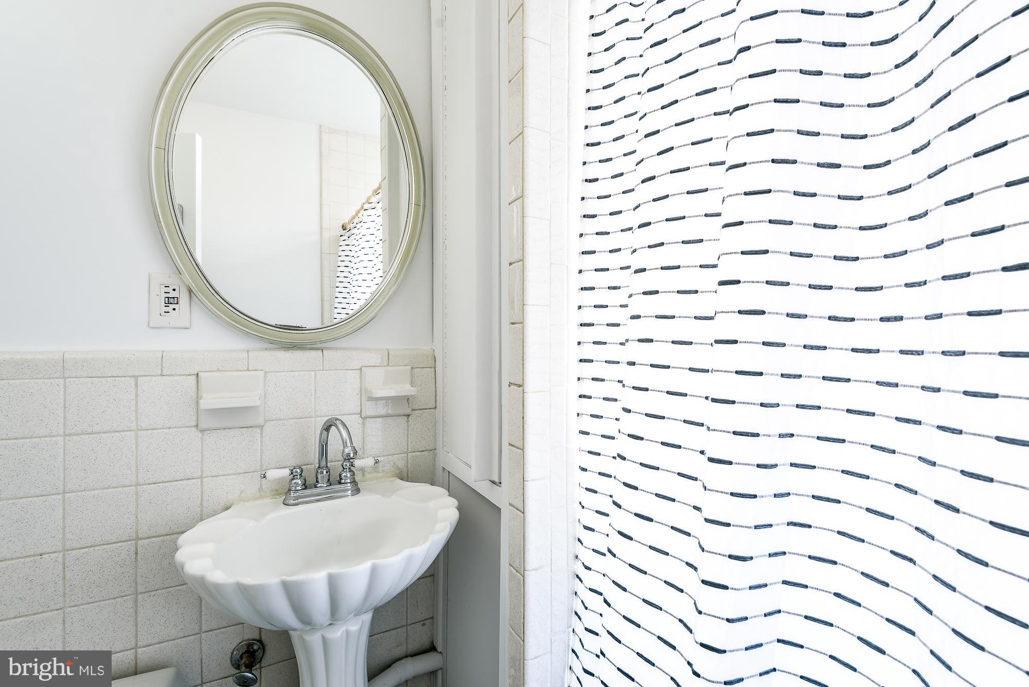 1014 Massachusetts AVENUE NE